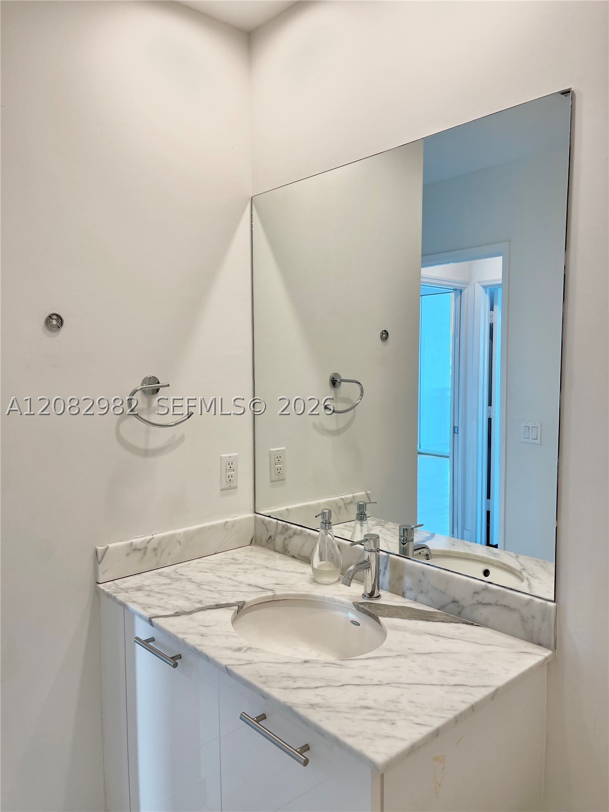 950 Brickell Bay Dr #4908, Miami FL 33131