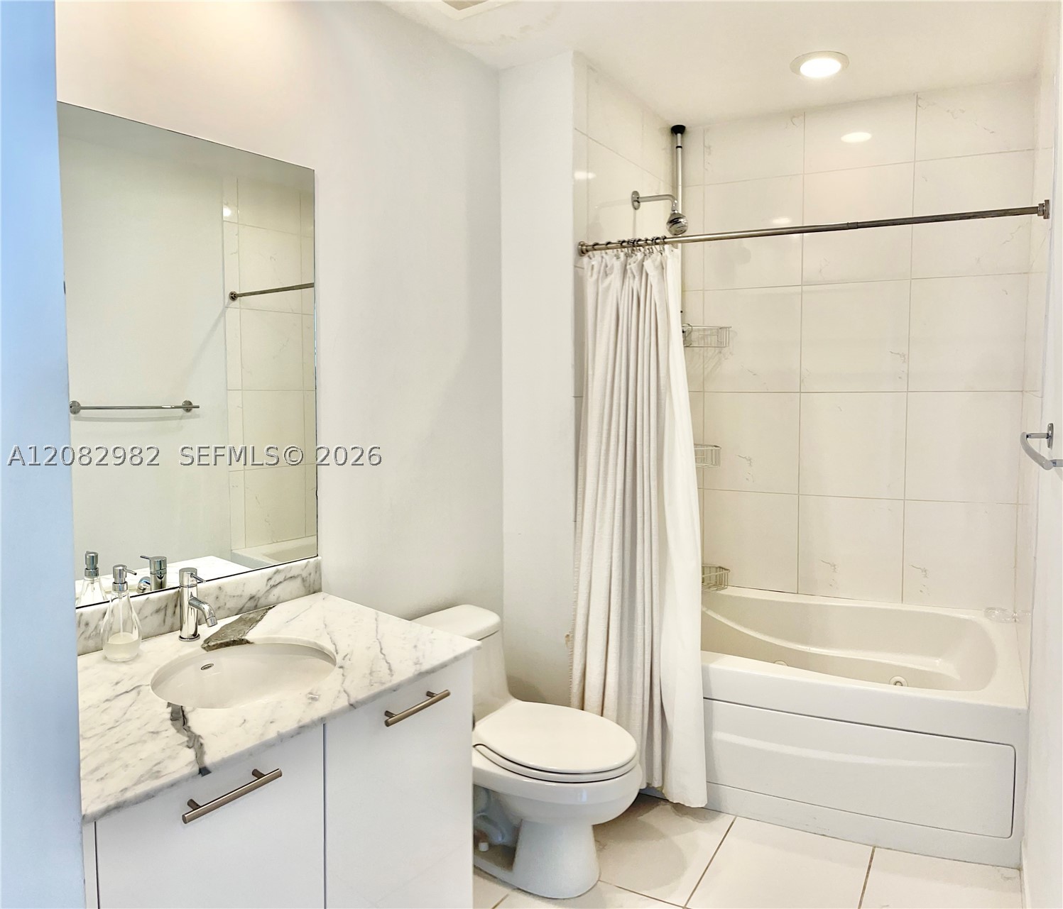 950 Brickell Bay Dr #4908, Miami FL 33131
