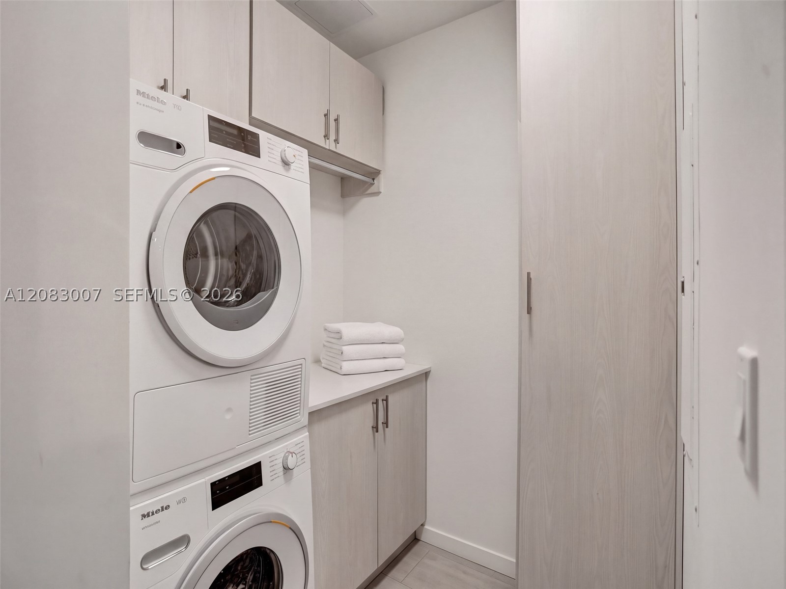 1000 Brickell Plz #PH5103, Miami FL 33131
