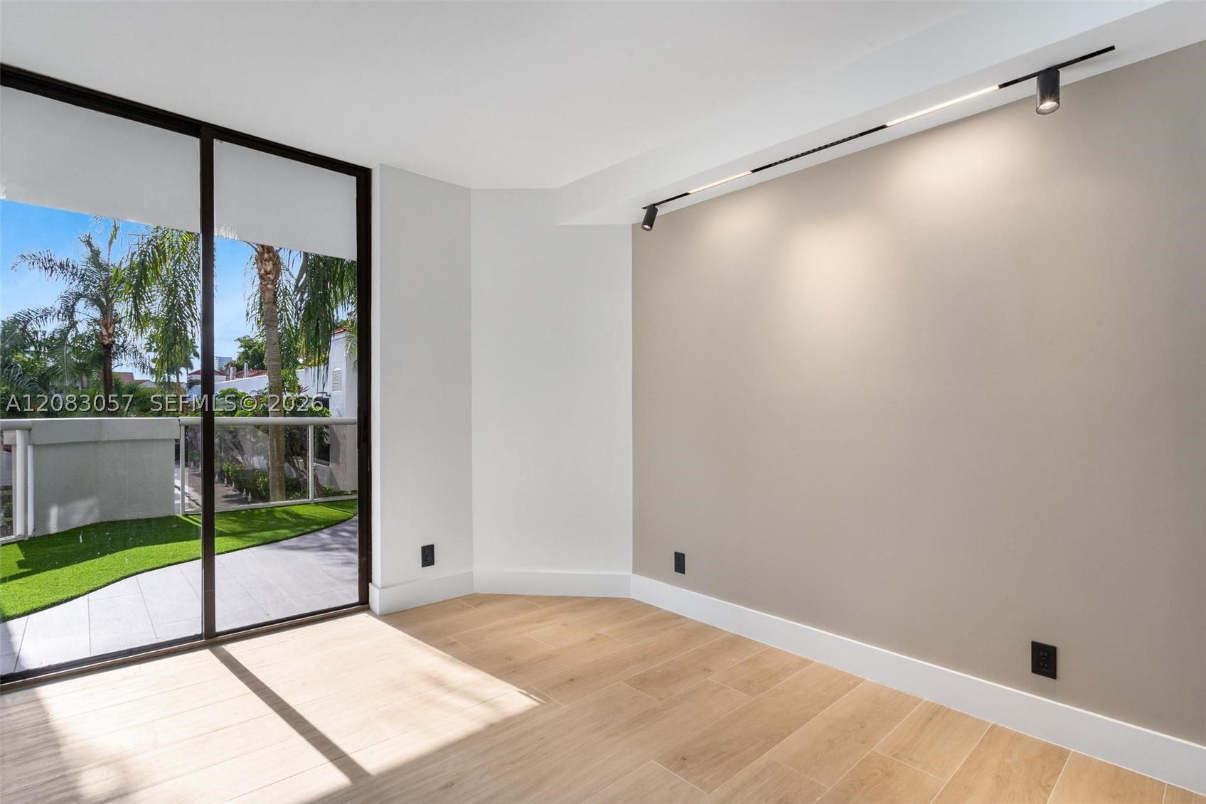 3610 Yacht Club Dr #213, Aventura FL 33180