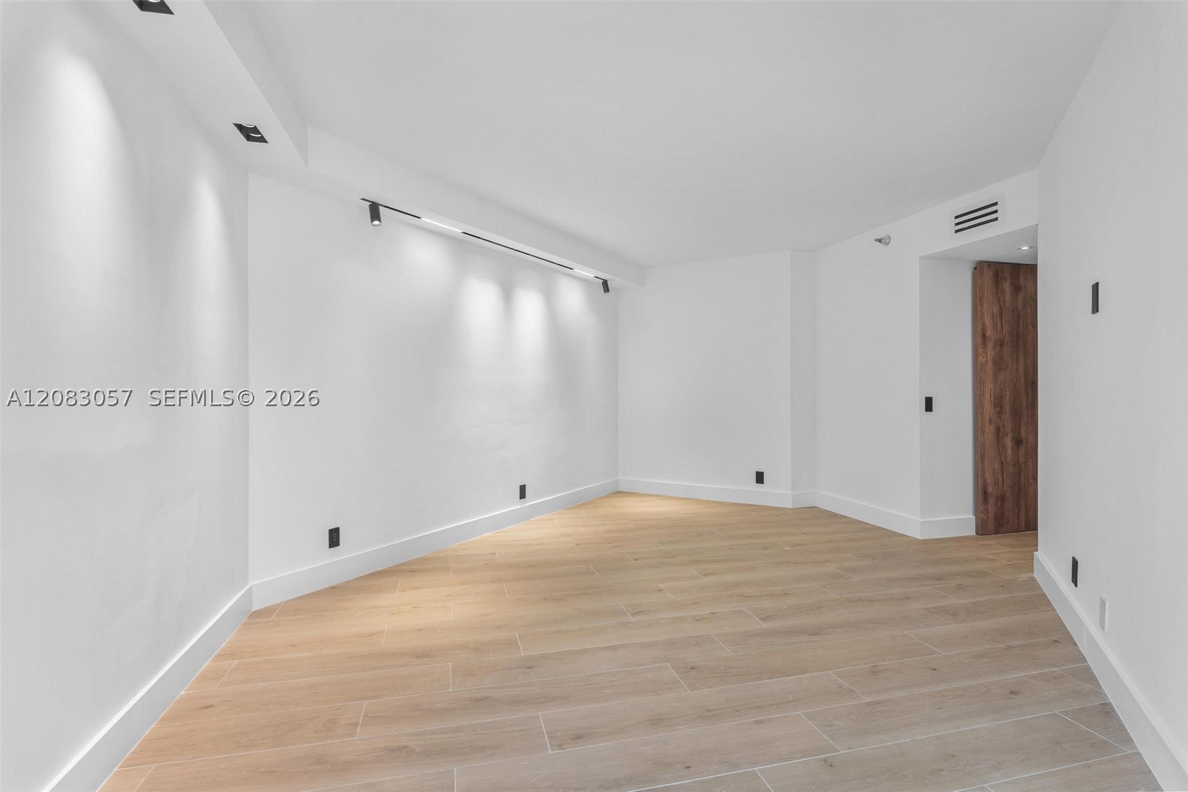 3610 Yacht Club Dr #213, Aventura FL 33180