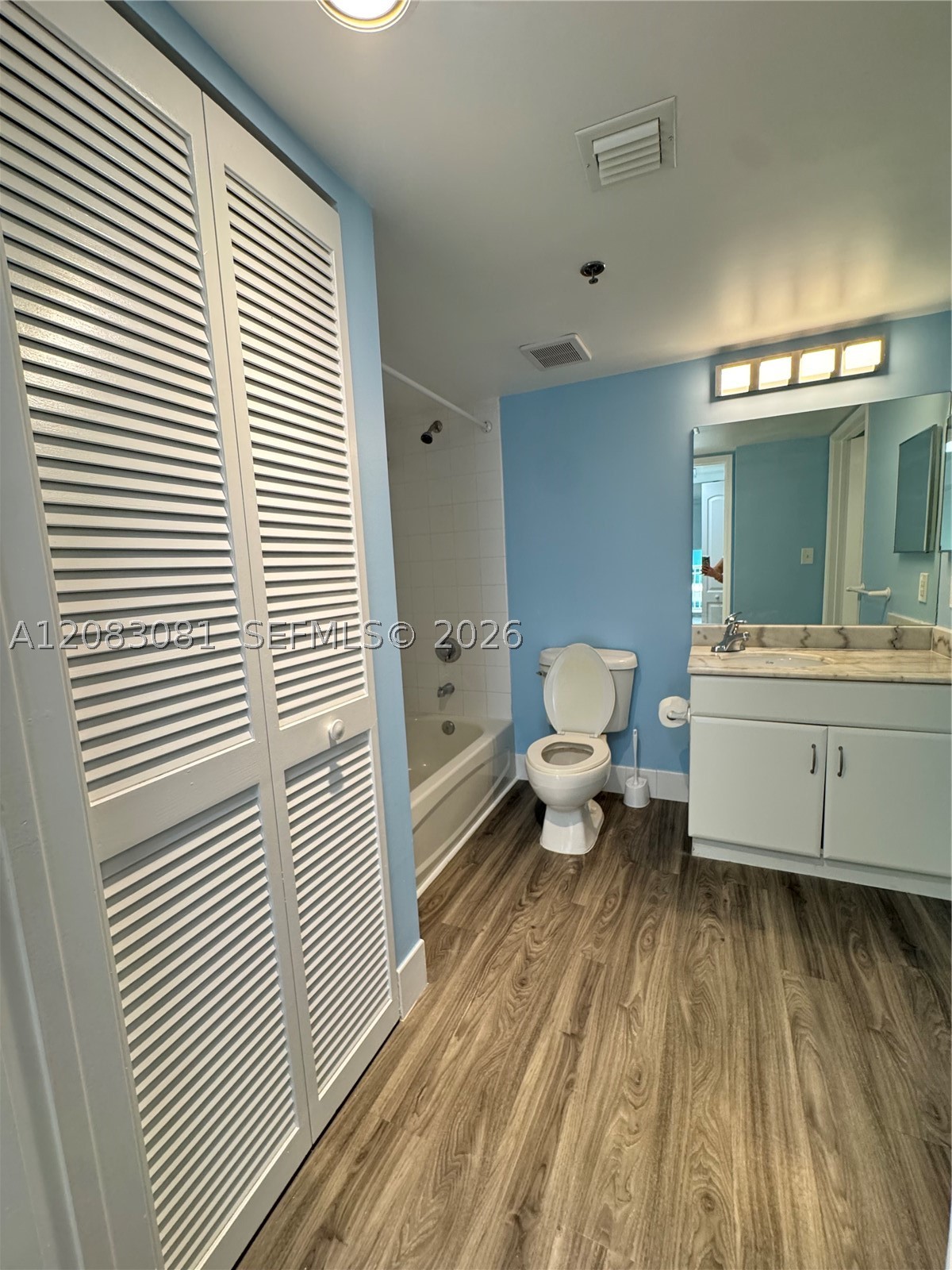 1200 Brickell Bay Dr #3206, Miami FL 33131