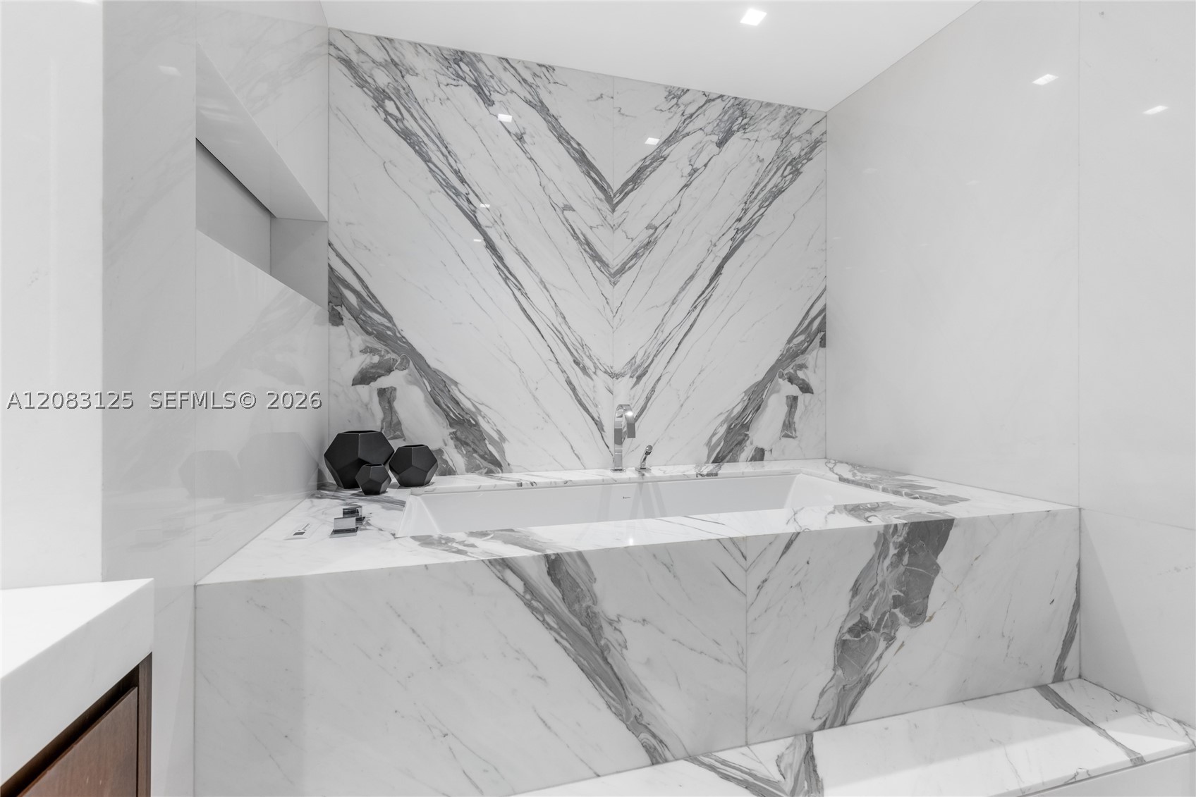 100 S Pointe Dr #1102/03, Miami Beach FL 33139