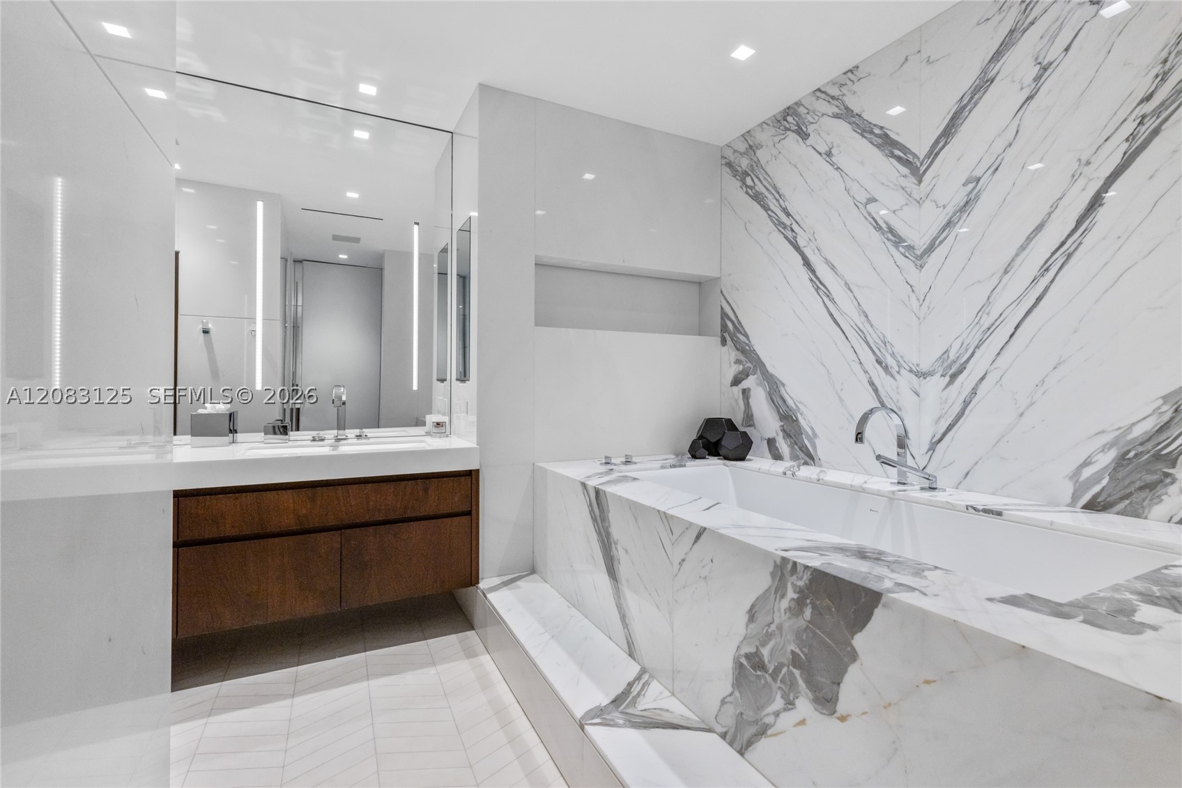 100 S Pointe Dr #1102/03, Miami Beach FL 33139