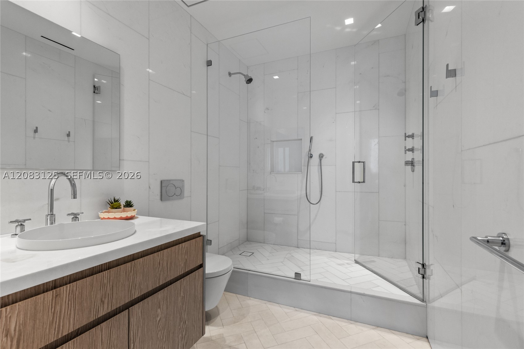100 S Pointe Dr #1102/03, Miami Beach FL 33139