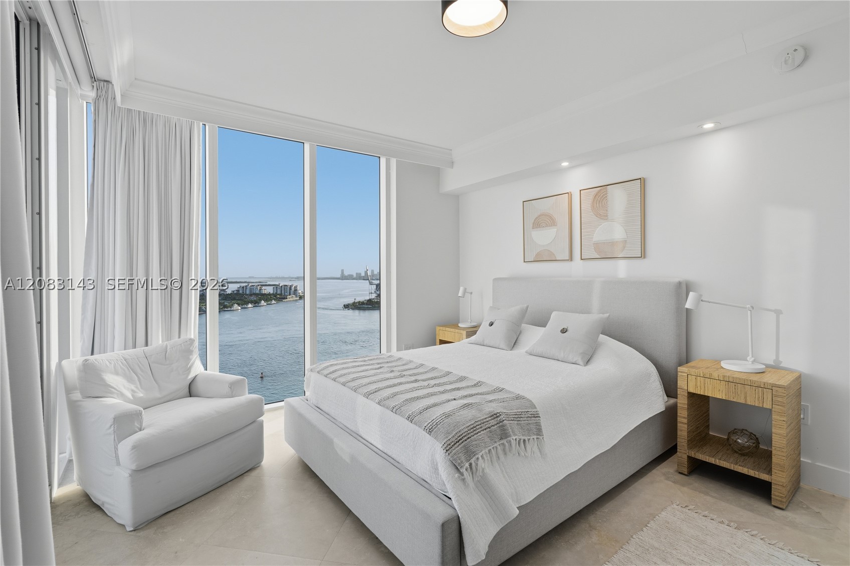1000 S Pointe Dr #2202, Miami Beach FL 33139