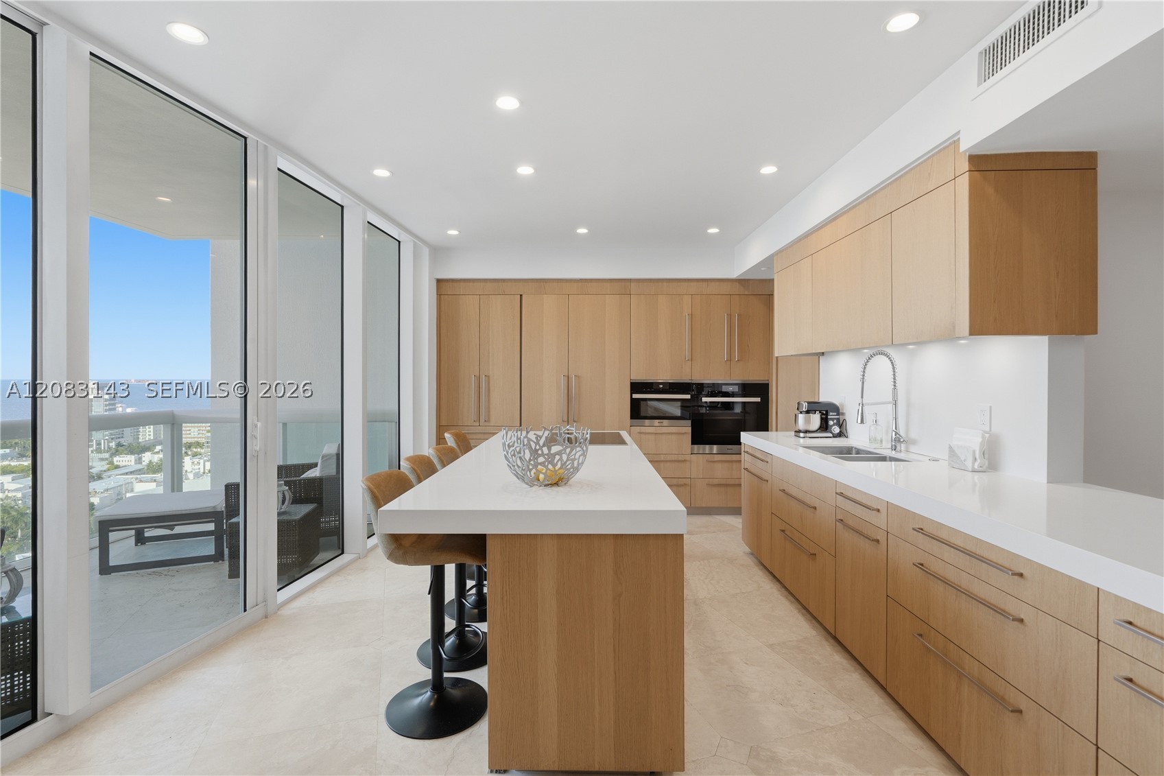 1000 S Pointe Dr #2202, Miami Beach FL 33139