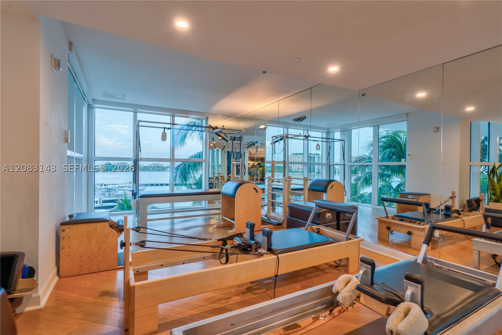 1000 S Pointe Dr #2202, Miami Beach FL 33139