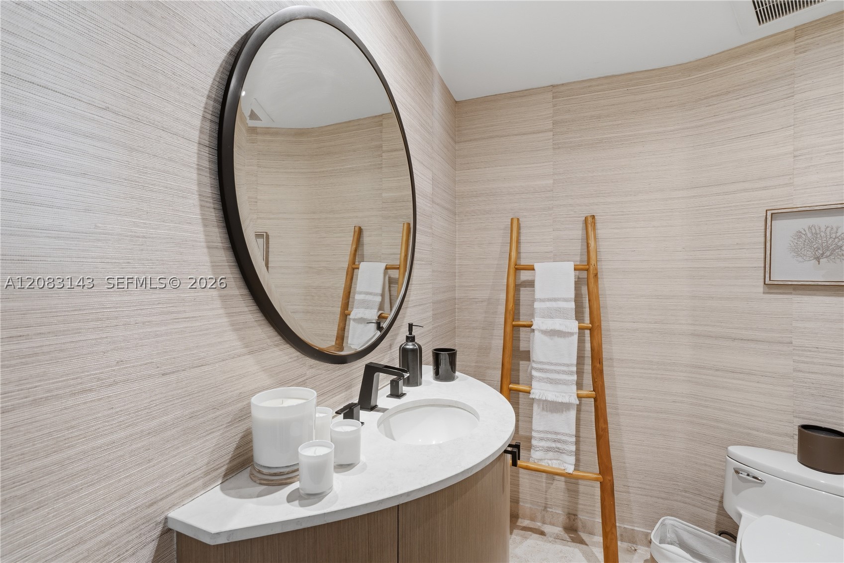 1000 S Pointe Dr #2202, Miami Beach FL 33139