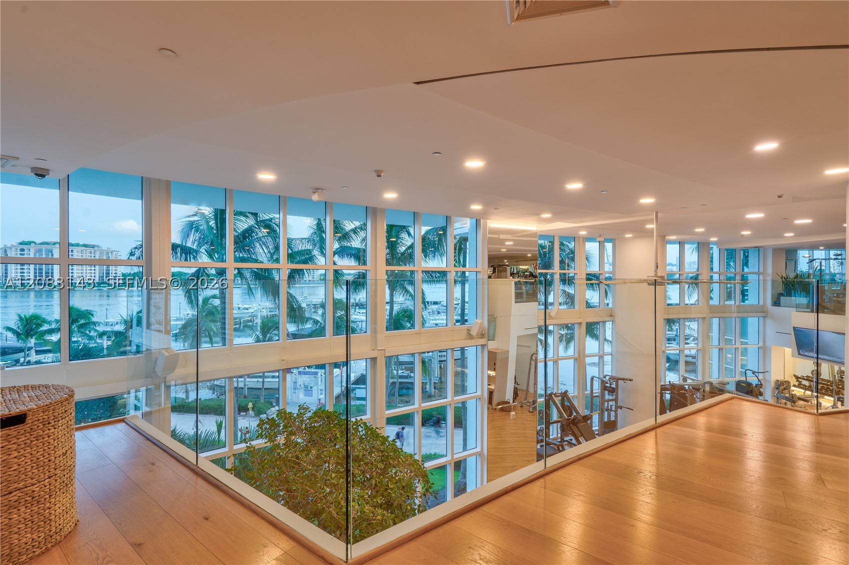 1000 S Pointe Dr #2202, Miami Beach FL 33139