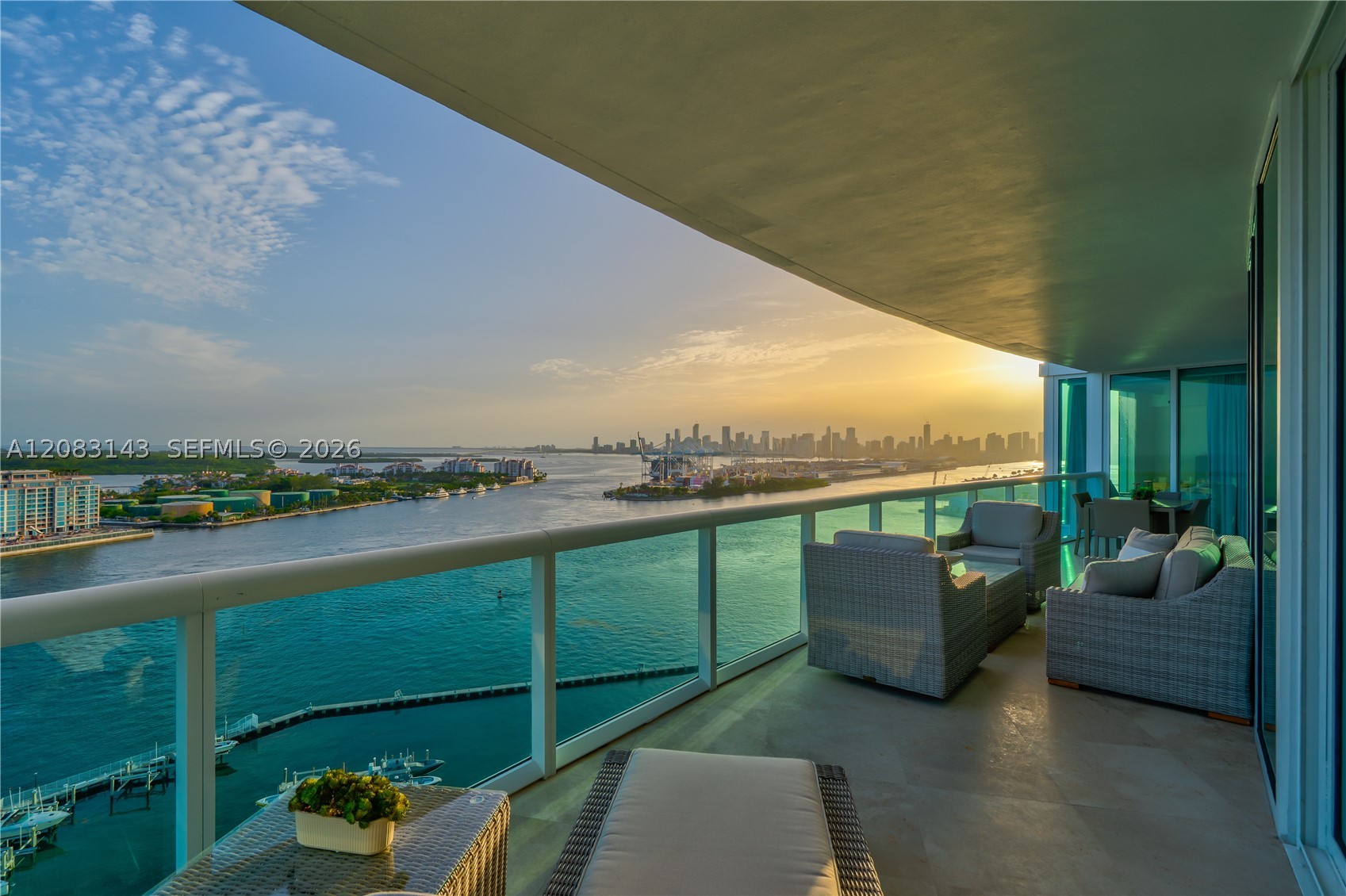 1000 S Pointe Dr #2202, Miami Beach FL 33139