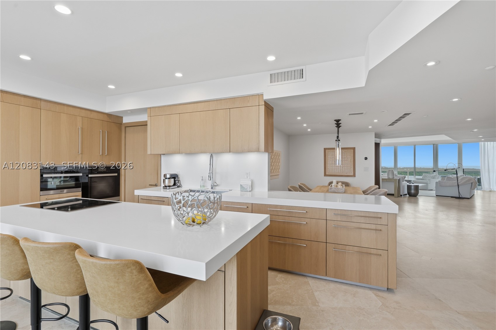 1000 S Pointe Dr #2202, Miami Beach FL 33139
