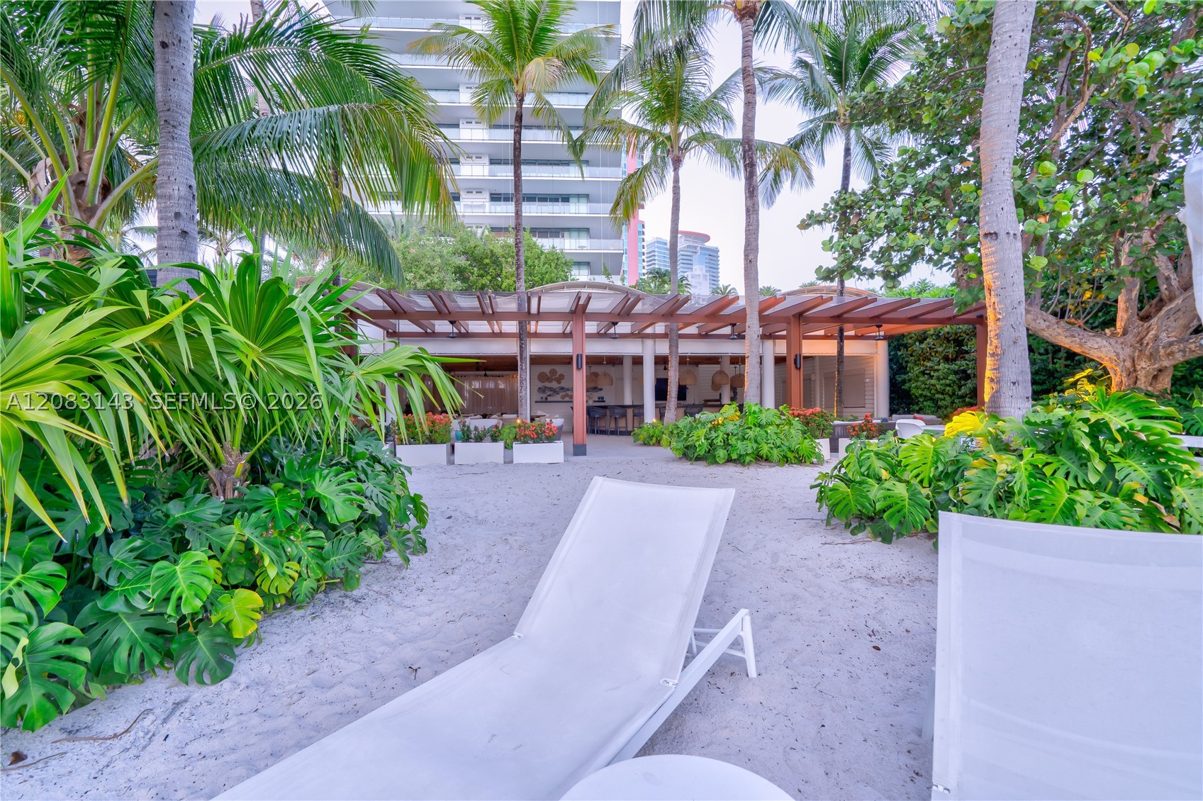 1000 S Pointe Dr #2202, Miami Beach FL 33139