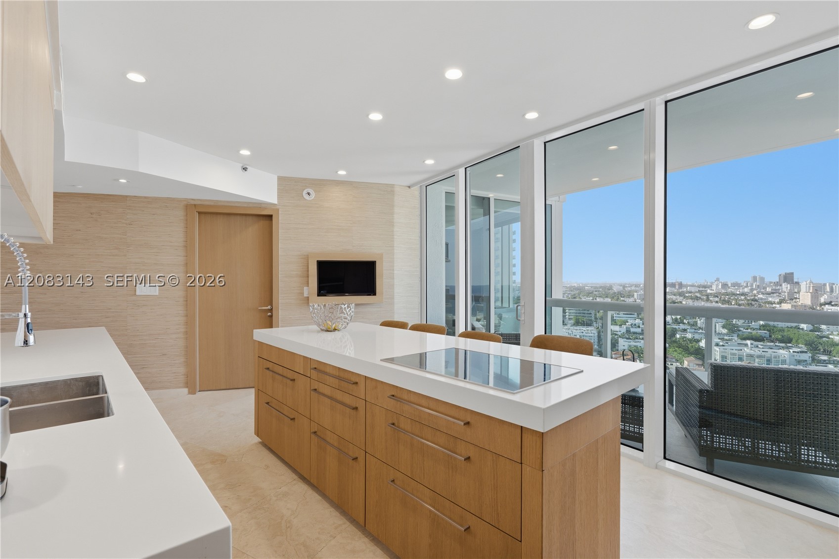 1000 S Pointe Dr #2202, Miami Beach FL 33139