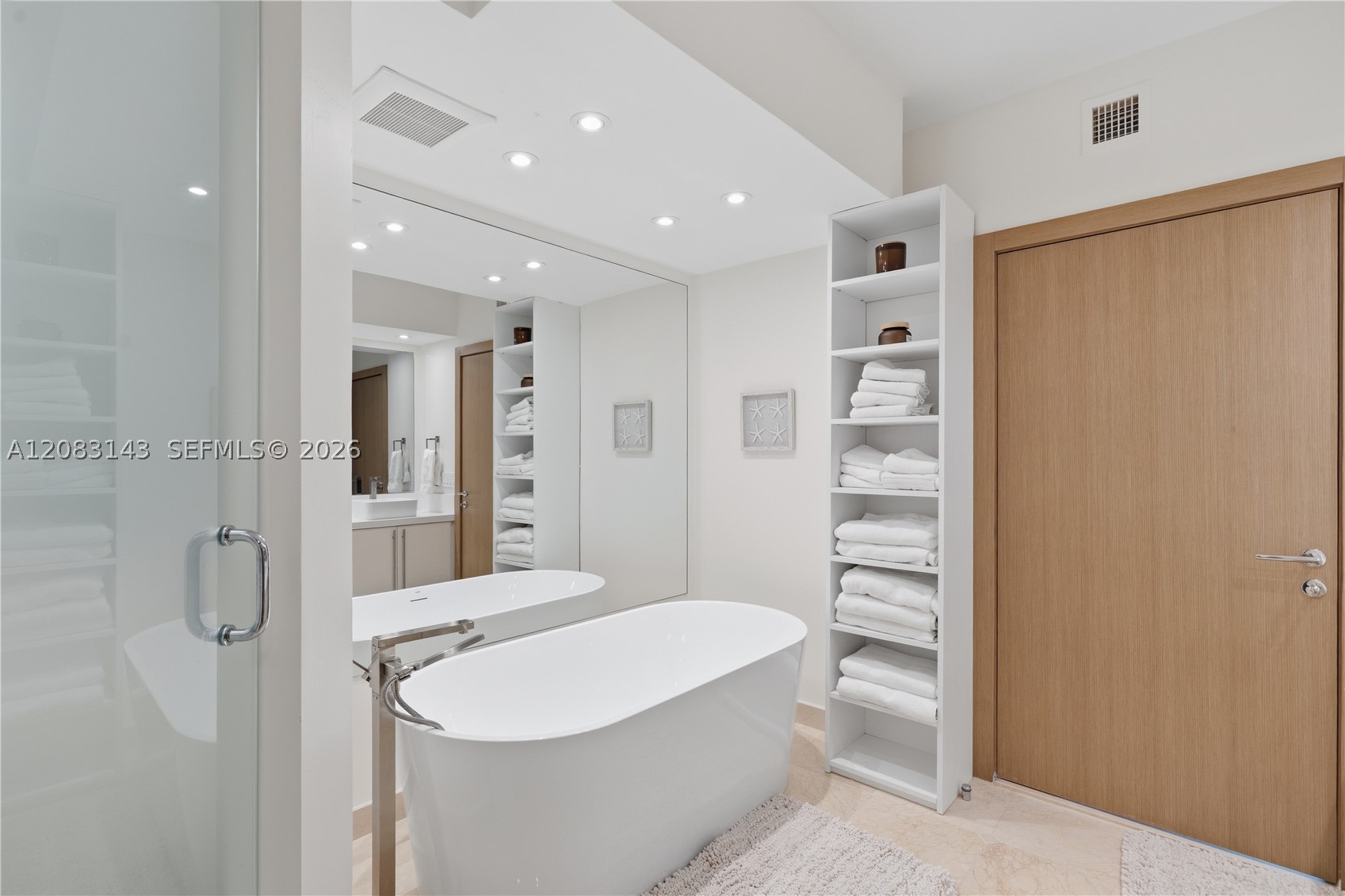 1000 S Pointe Dr #2202, Miami Beach FL 33139