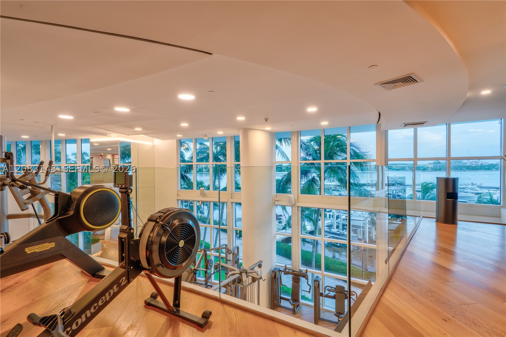 1000 S Pointe Dr #2202, Miami Beach FL 33139