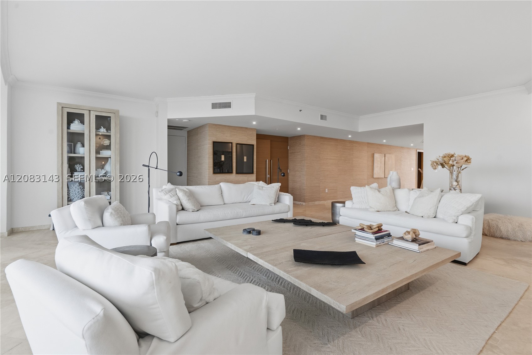 1000 S Pointe Dr #2202, Miami Beach FL 33139