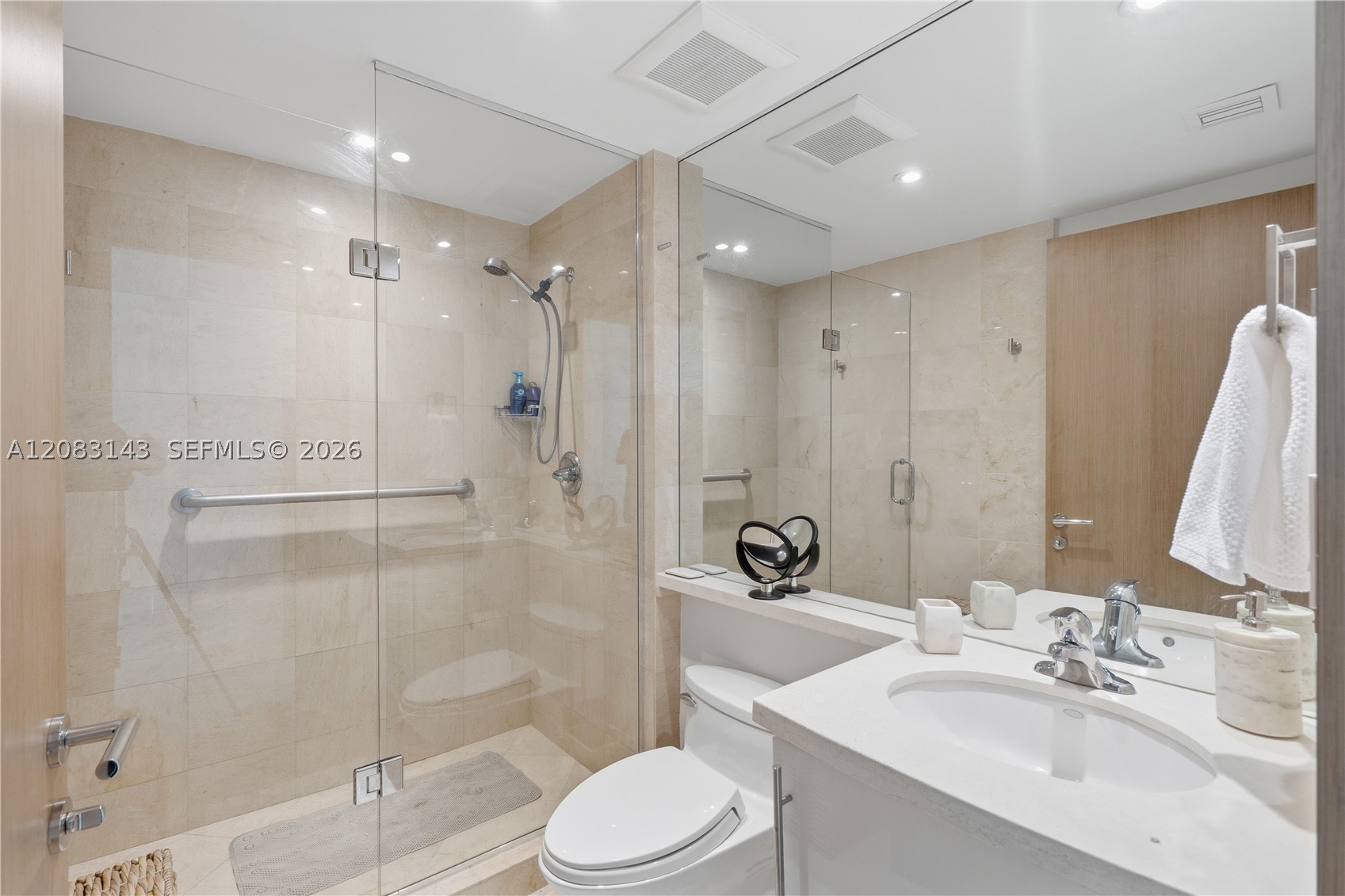 1000 S Pointe Dr #2202, Miami Beach FL 33139