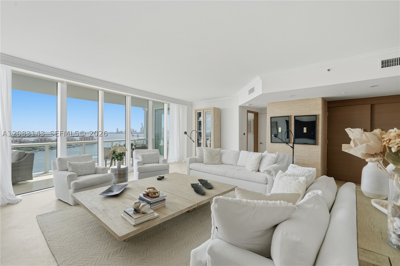 1000 S Pointe Dr #2202, Miami Beach FL 33139