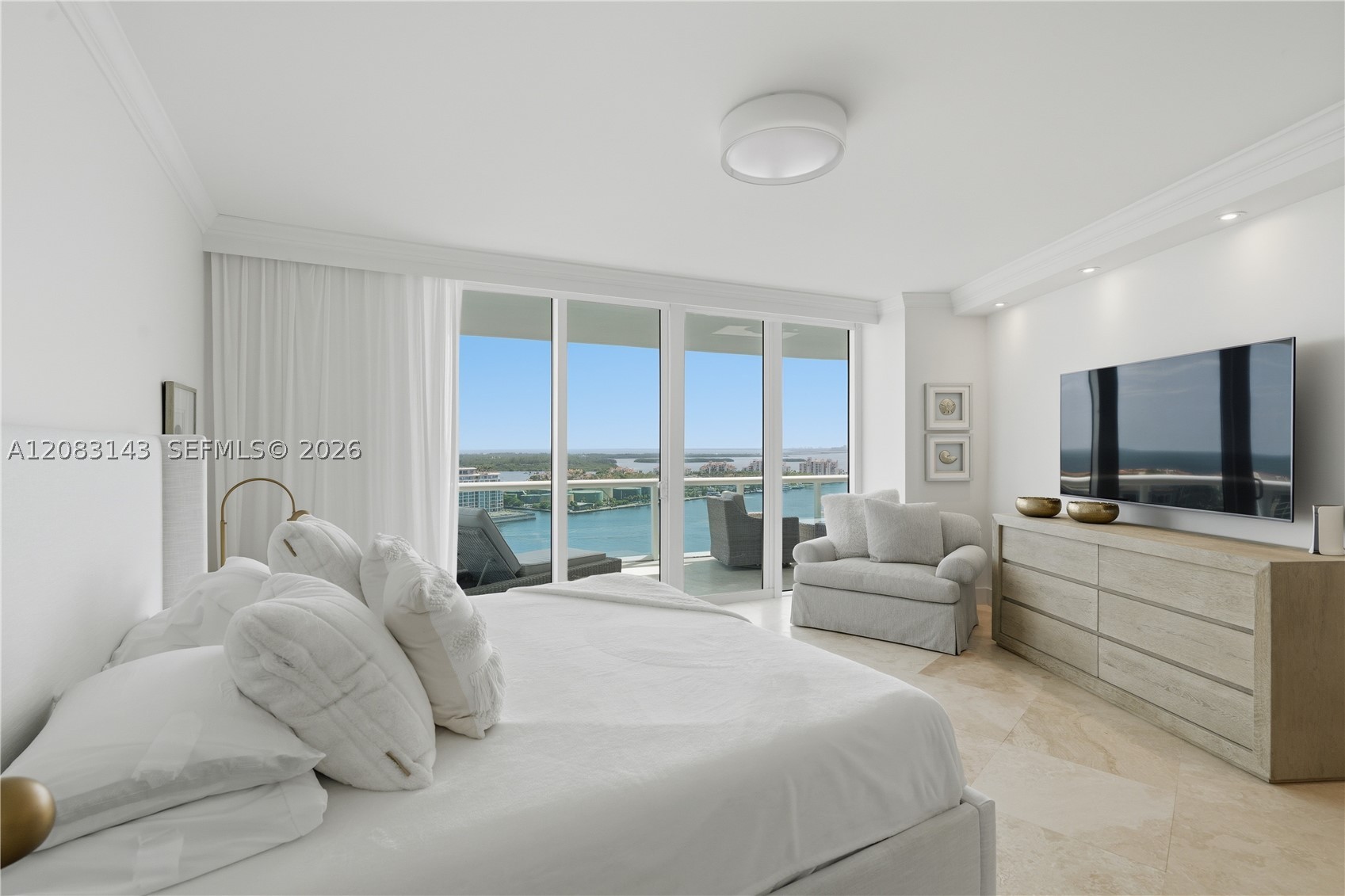 1000 S Pointe Dr #2202, Miami Beach FL 33139