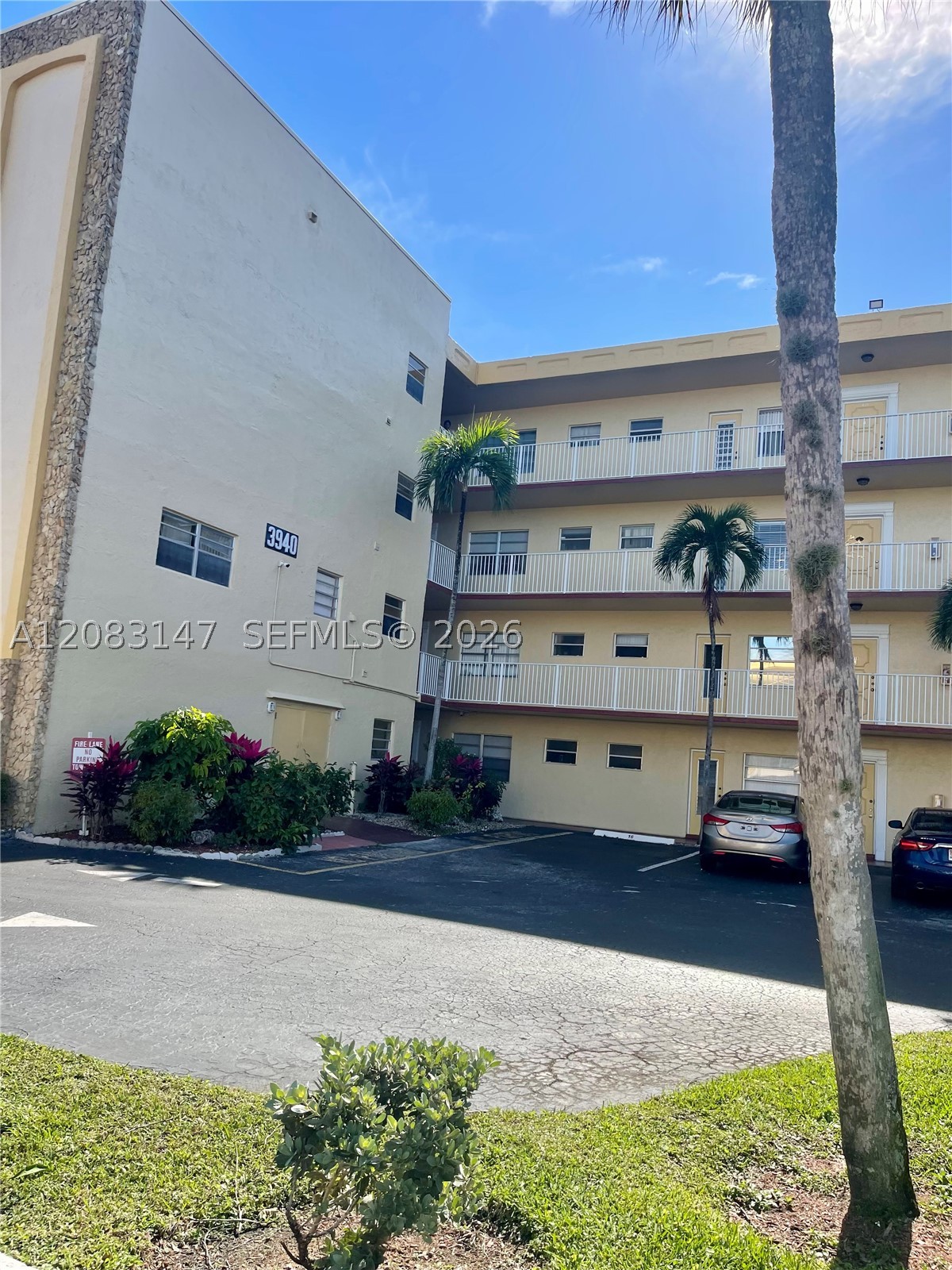 3940 NW 42nd Ave #321, Lauderdale Lakes FL 33319