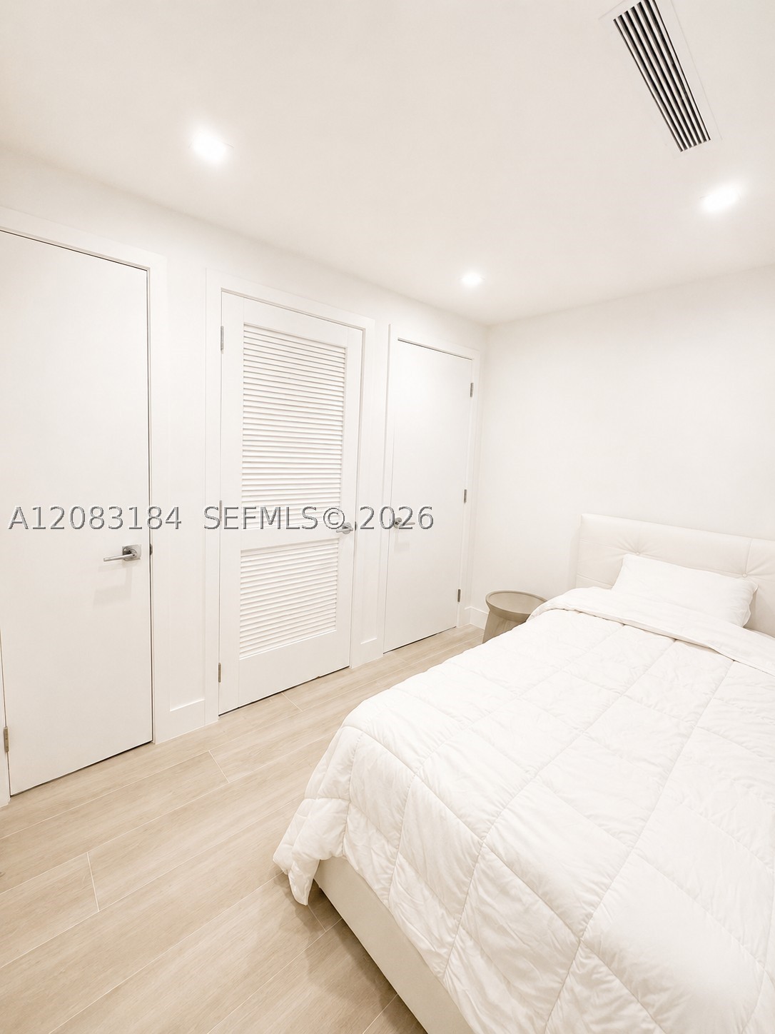 2411 Laguna Cir #709, Miami FL 33181