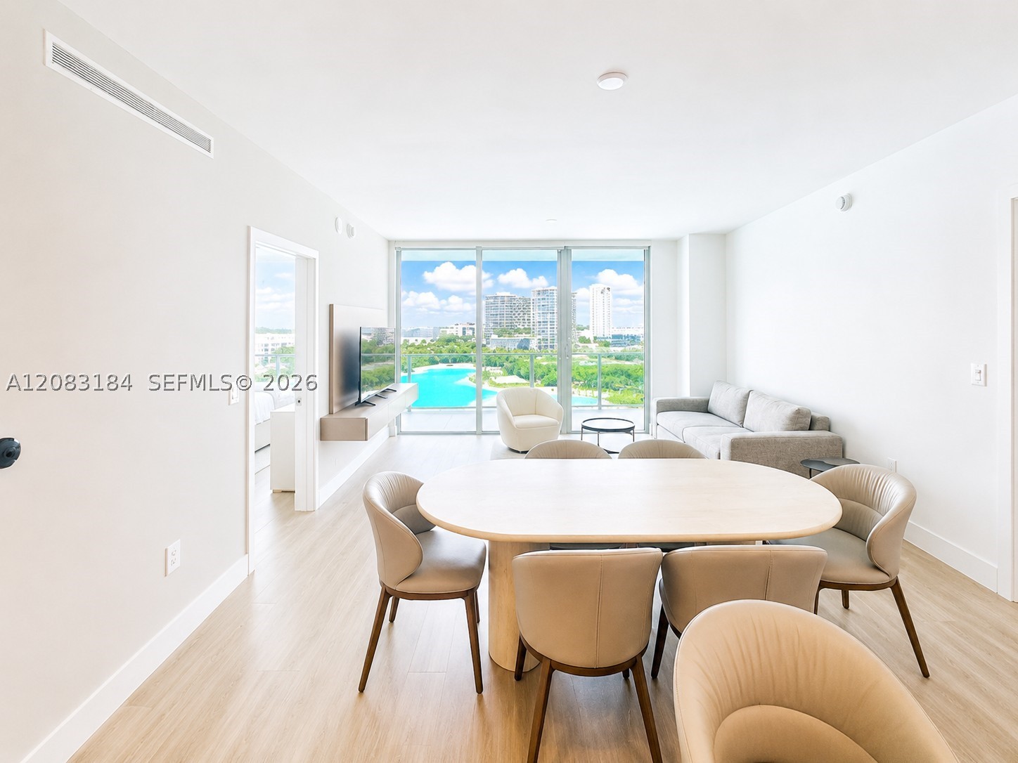 2411 Laguna Cir #709, Miami FL 33181