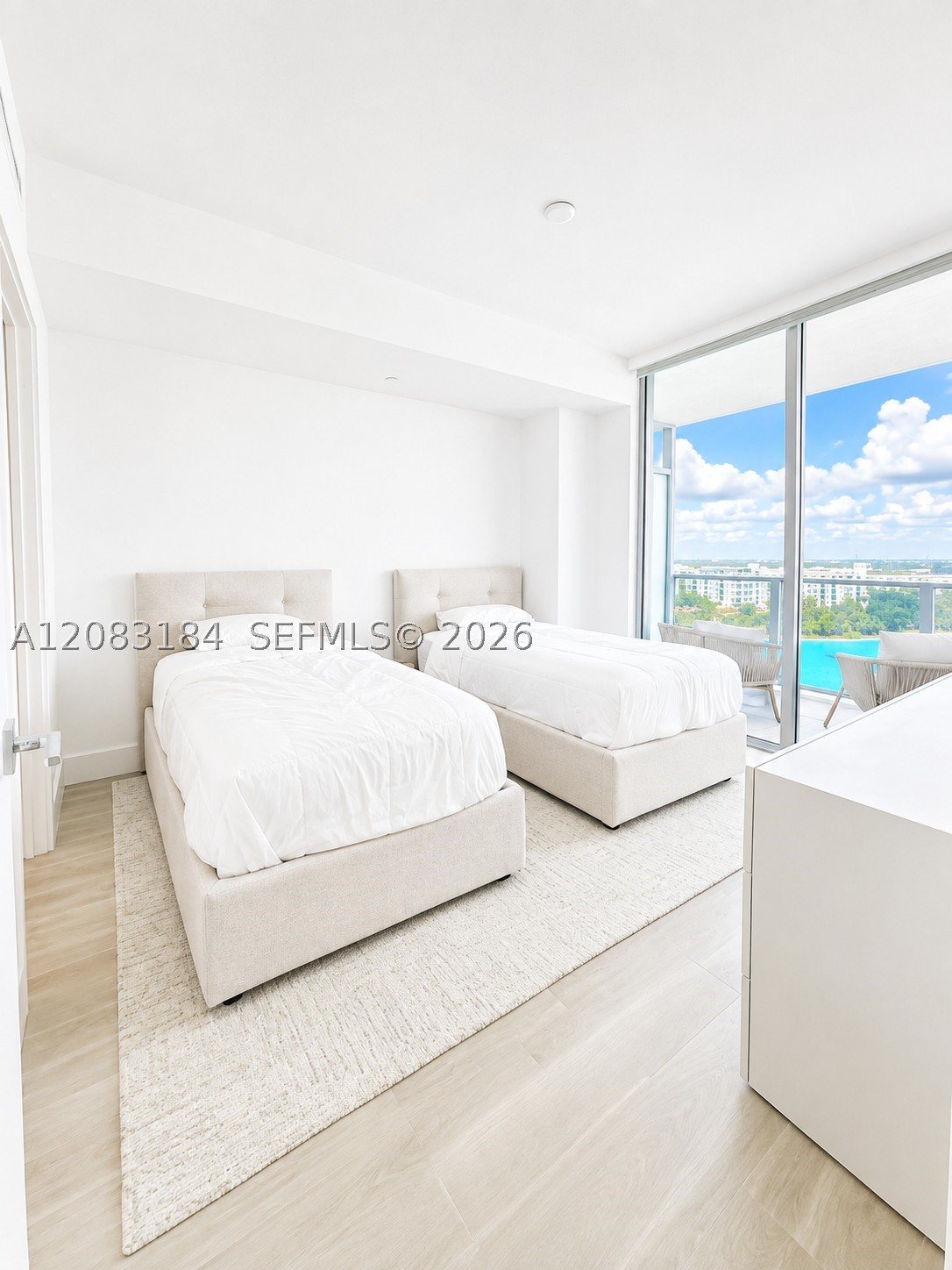2411 Laguna Cir #709, Miami FL 33181