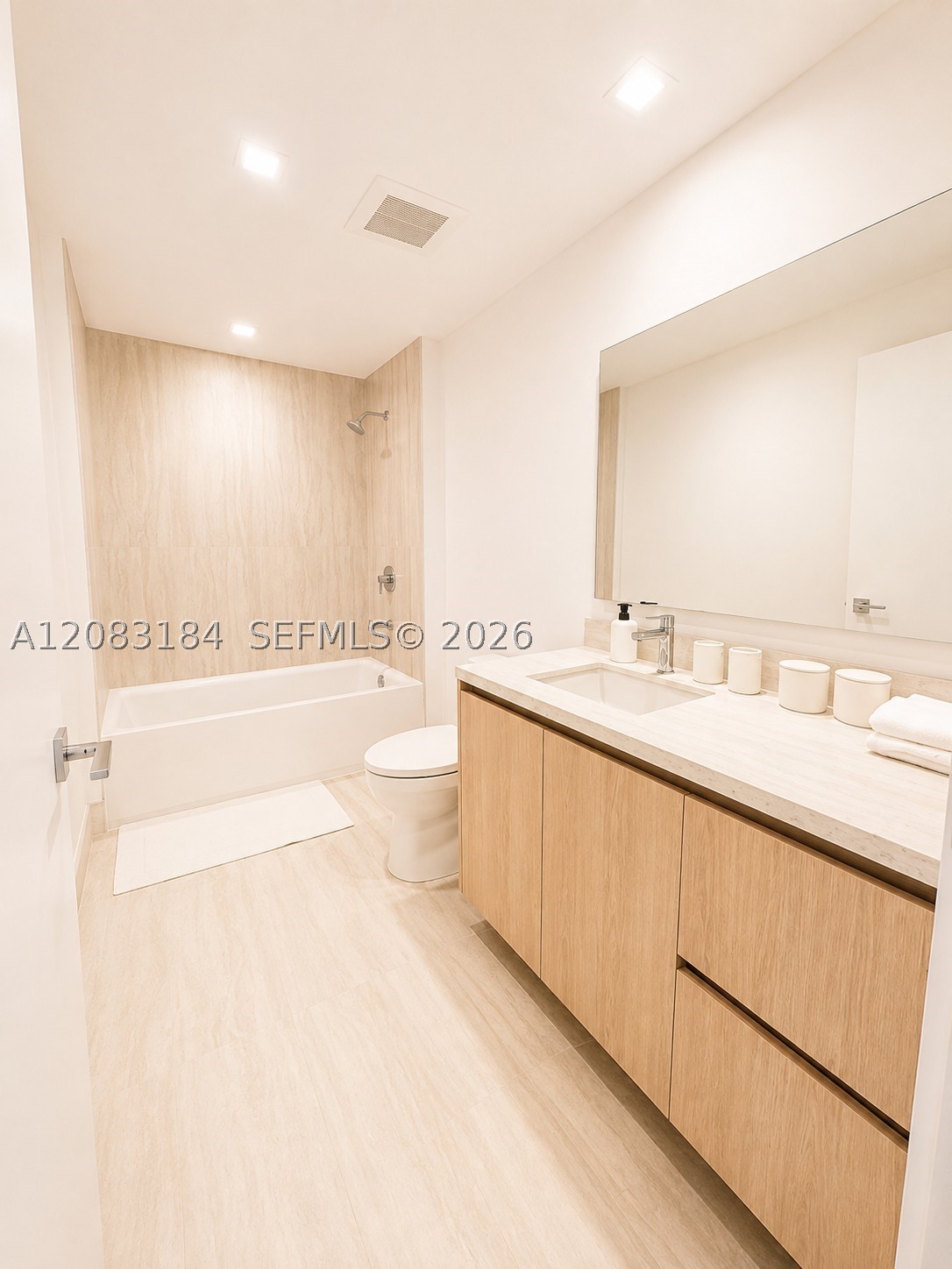 2411 Laguna Cir #709, Miami FL 33181