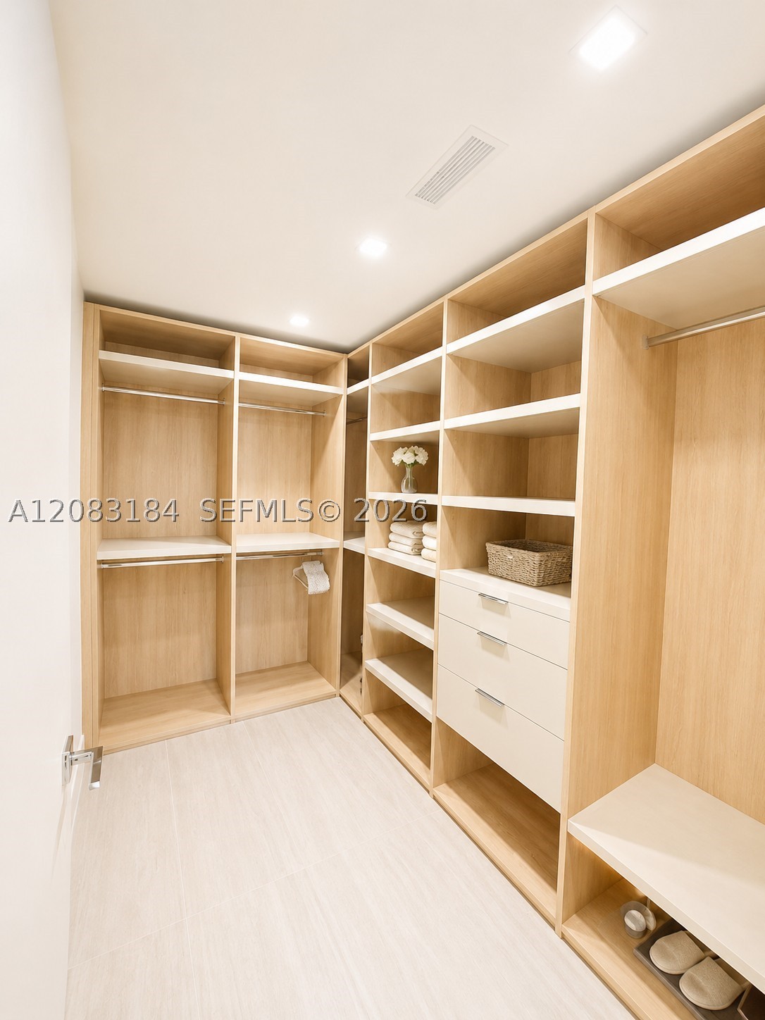 2411 Laguna Cir #709, Miami FL 33181