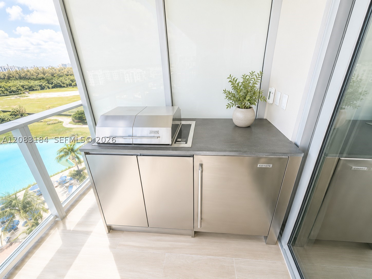 2411 Laguna Cir #709, Miami FL 33181