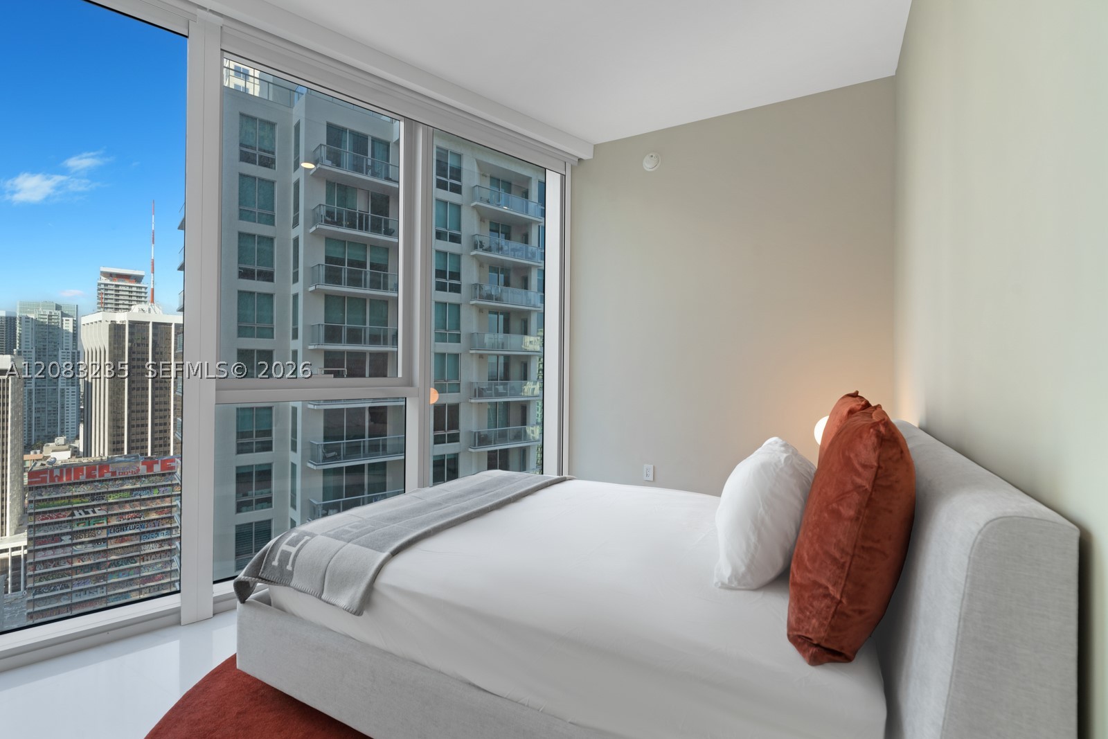 300 BISCAYNE BOULEVARD WAY #3302E, Miami FL 33131
