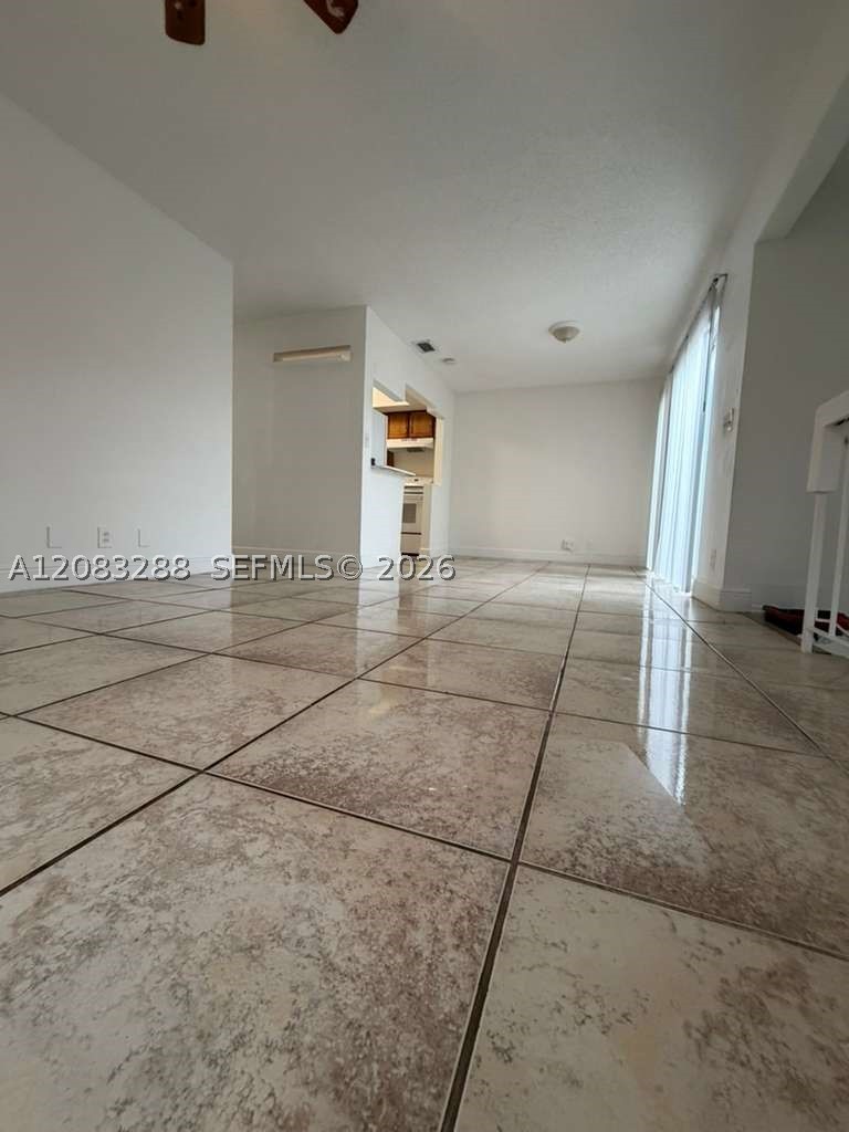 5822 NW 21st St #39-E, Lauderhill FL 33313