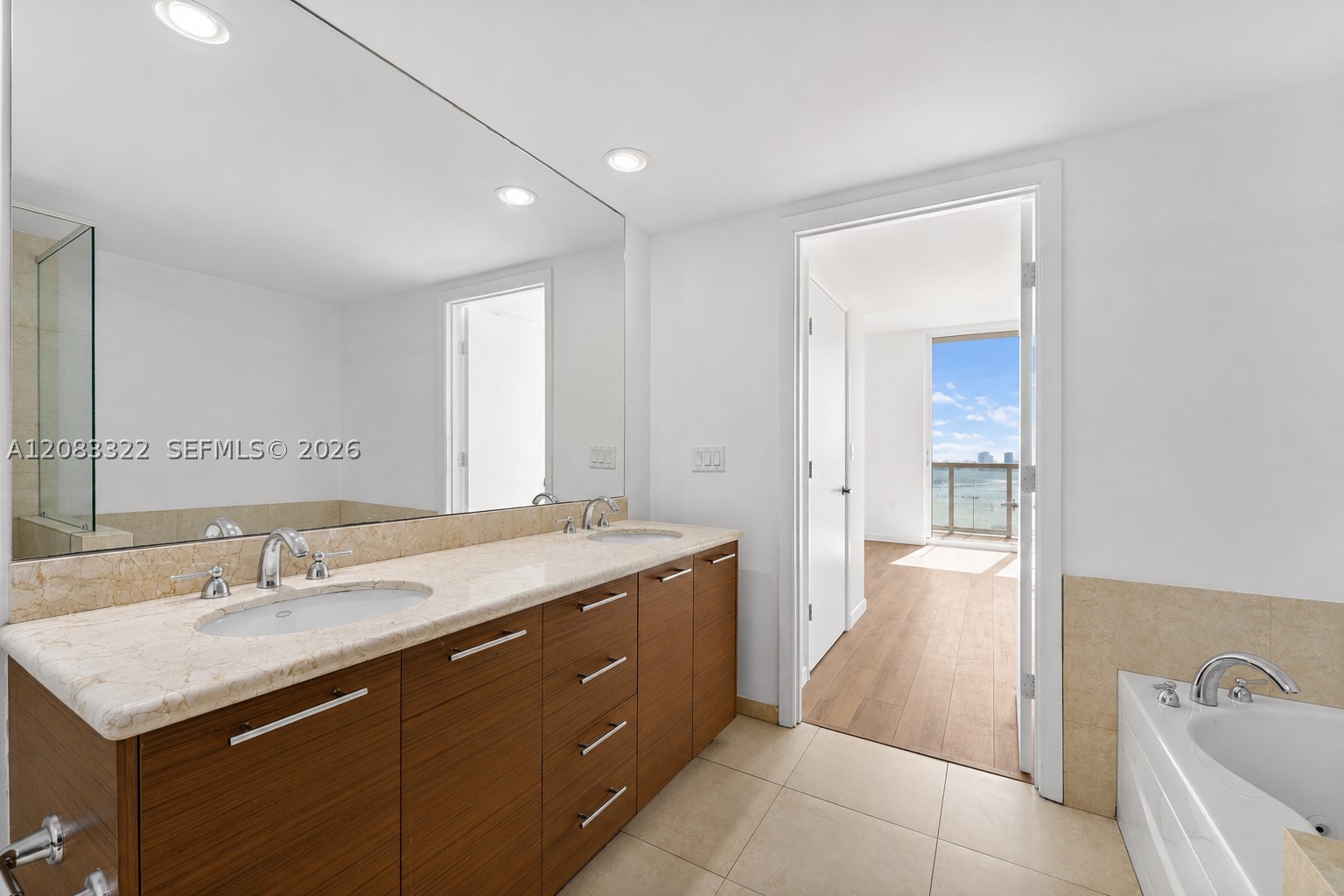 50 Biscayne Blvd #4704, Miami FL 33132