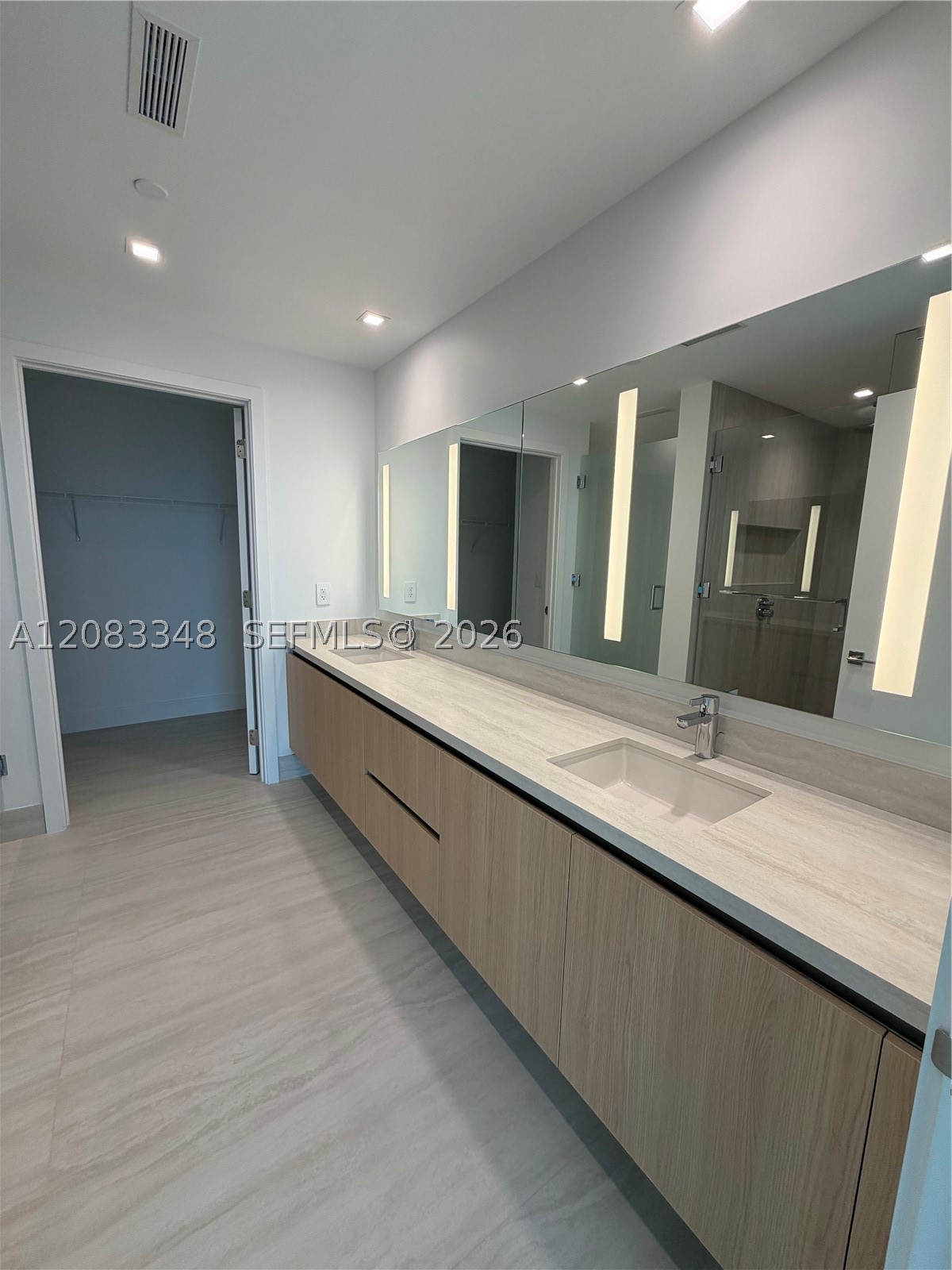2411 Laguna Cir #2307, North Miami FL 33181