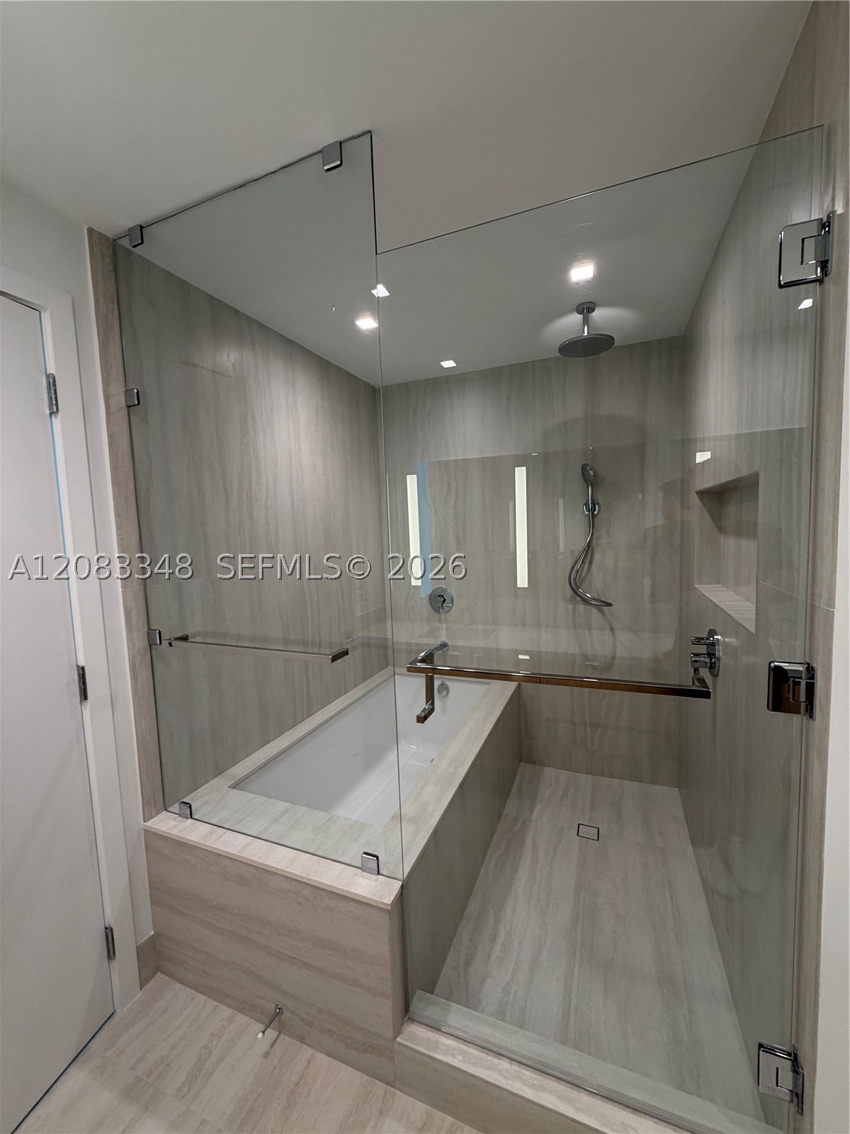 2411 Laguna Cir #2307, North Miami FL 33181