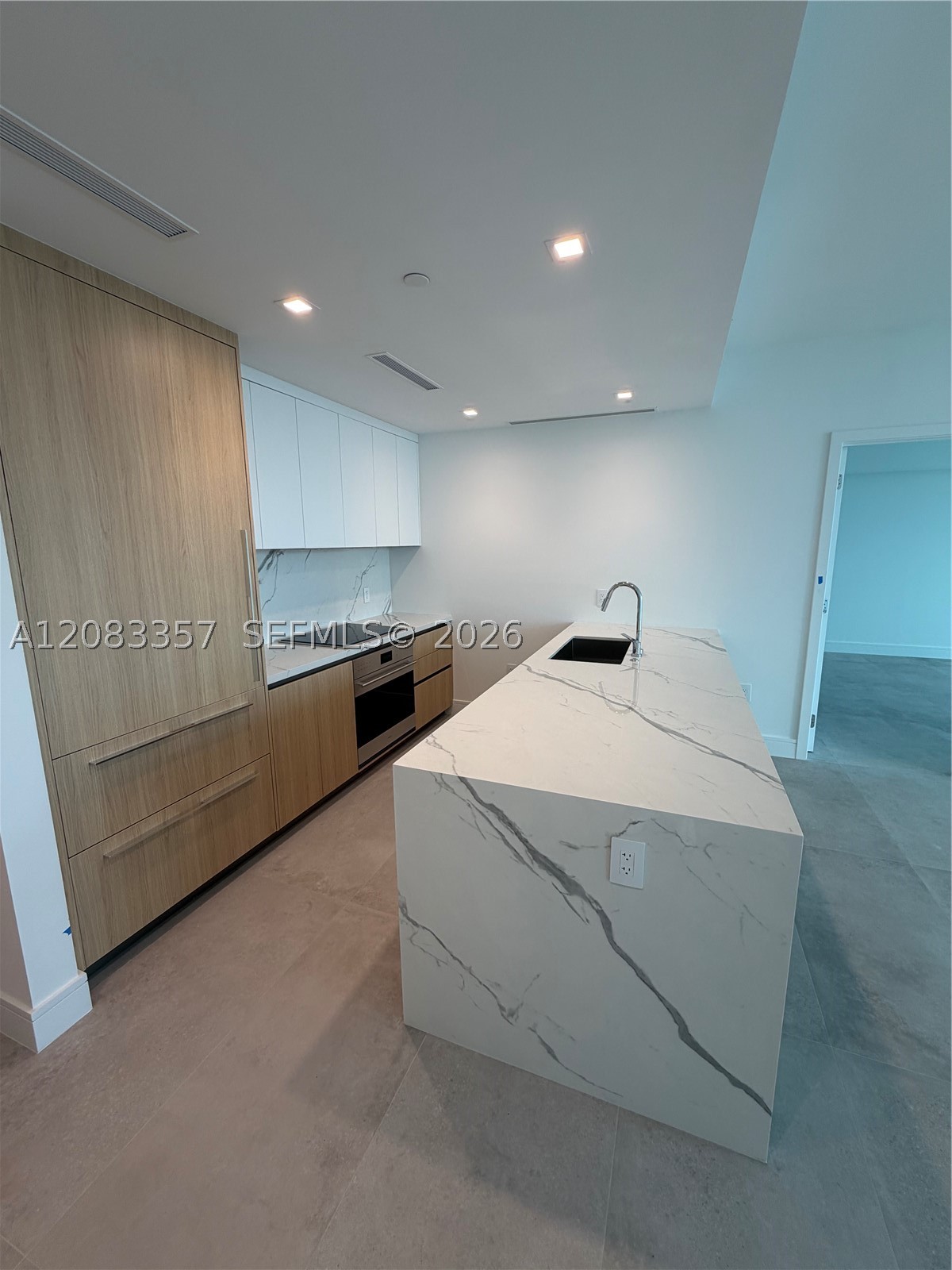 2411 Laguna Cir #2508, North Miami FL 33181
