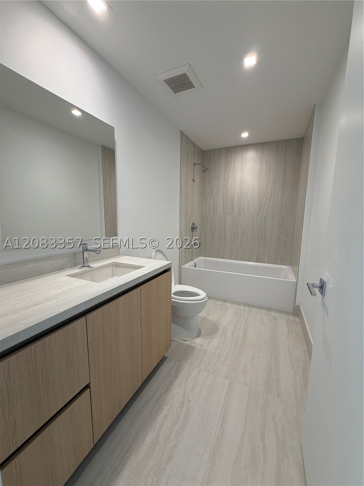 2411 Laguna Cir #2508, North Miami FL 33181