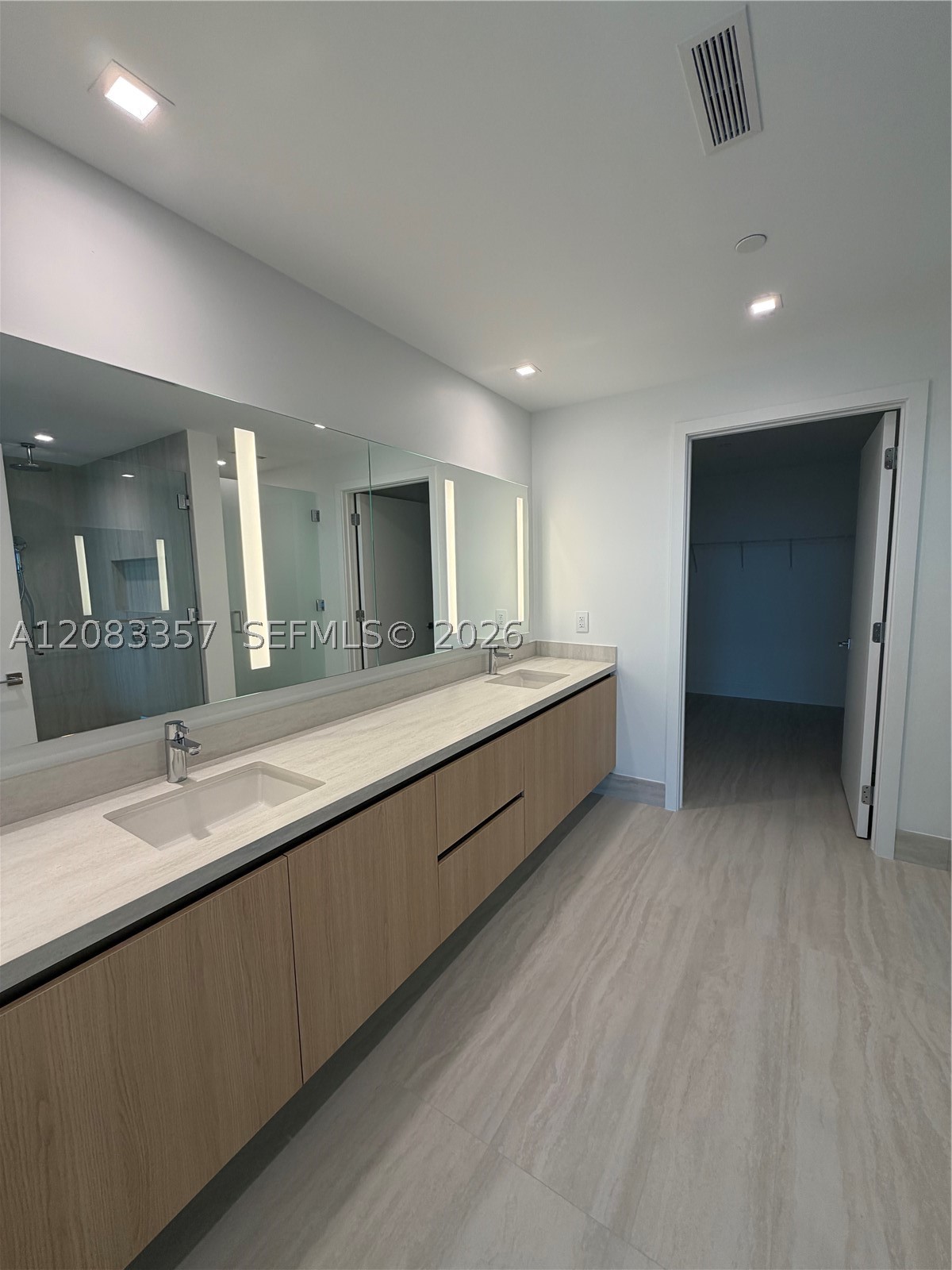 2411 Laguna Cir #2508, North Miami FL 33181