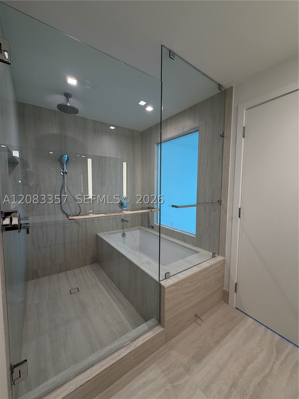 2411 Laguna Cir #2508, North Miami FL 33181