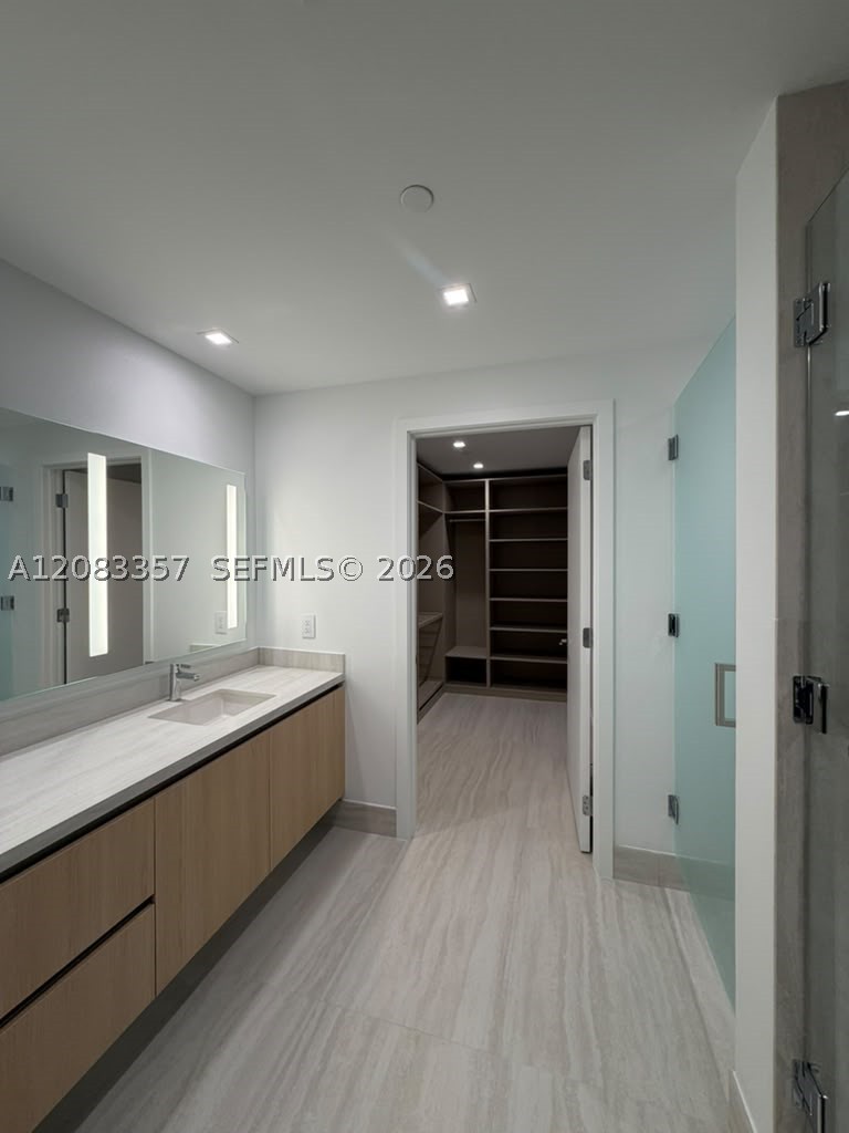 2411 Laguna Cir #2508, North Miami FL 33181