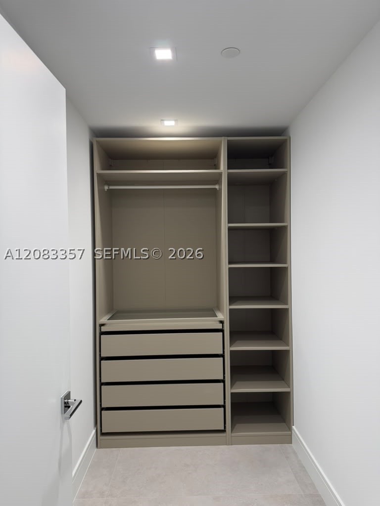 2411 Laguna Cir #2508, North Miami FL 33181