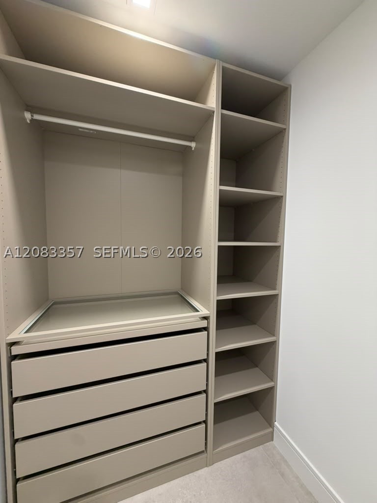 2411 Laguna Cir #2508, North Miami FL 33181