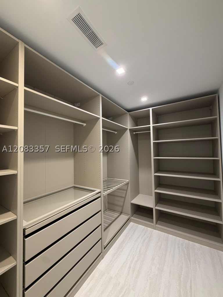 2411 Laguna Cir #2508, North Miami FL 33181