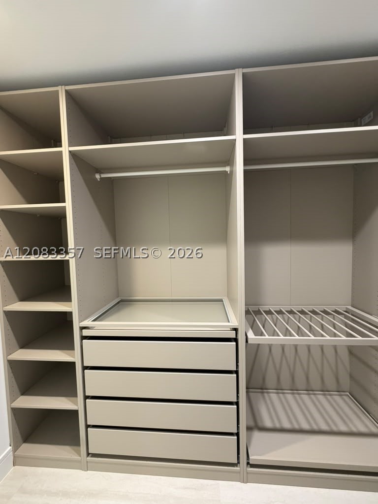 2411 Laguna Cir #2508, North Miami FL 33181
