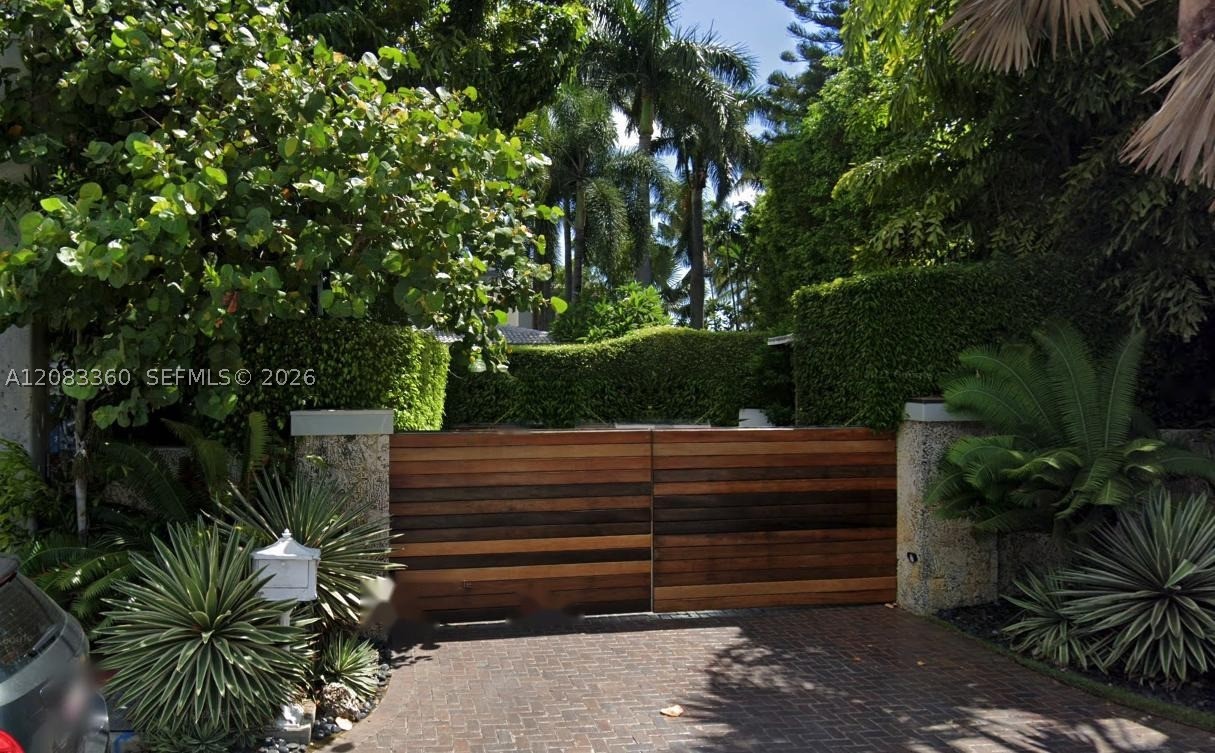 1421 N Venetian Way, Miami FL 33139