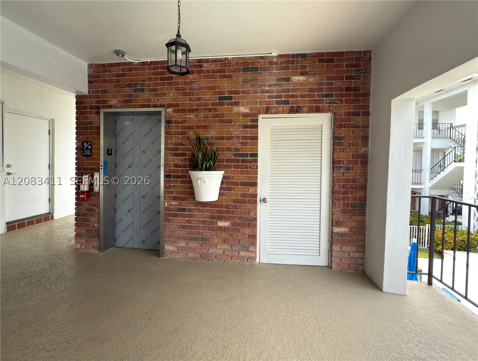 2340 NE 9th St #210, Fort Lauderdale FL 33304