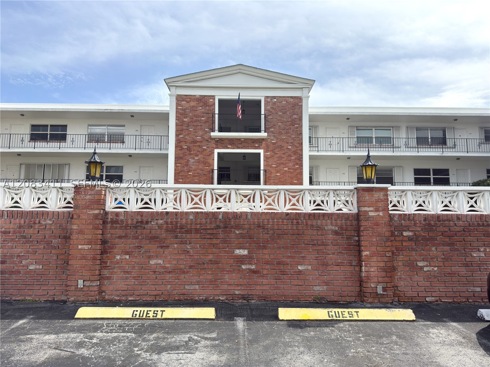 2340 NE 9th St #210, Fort Lauderdale FL 33304