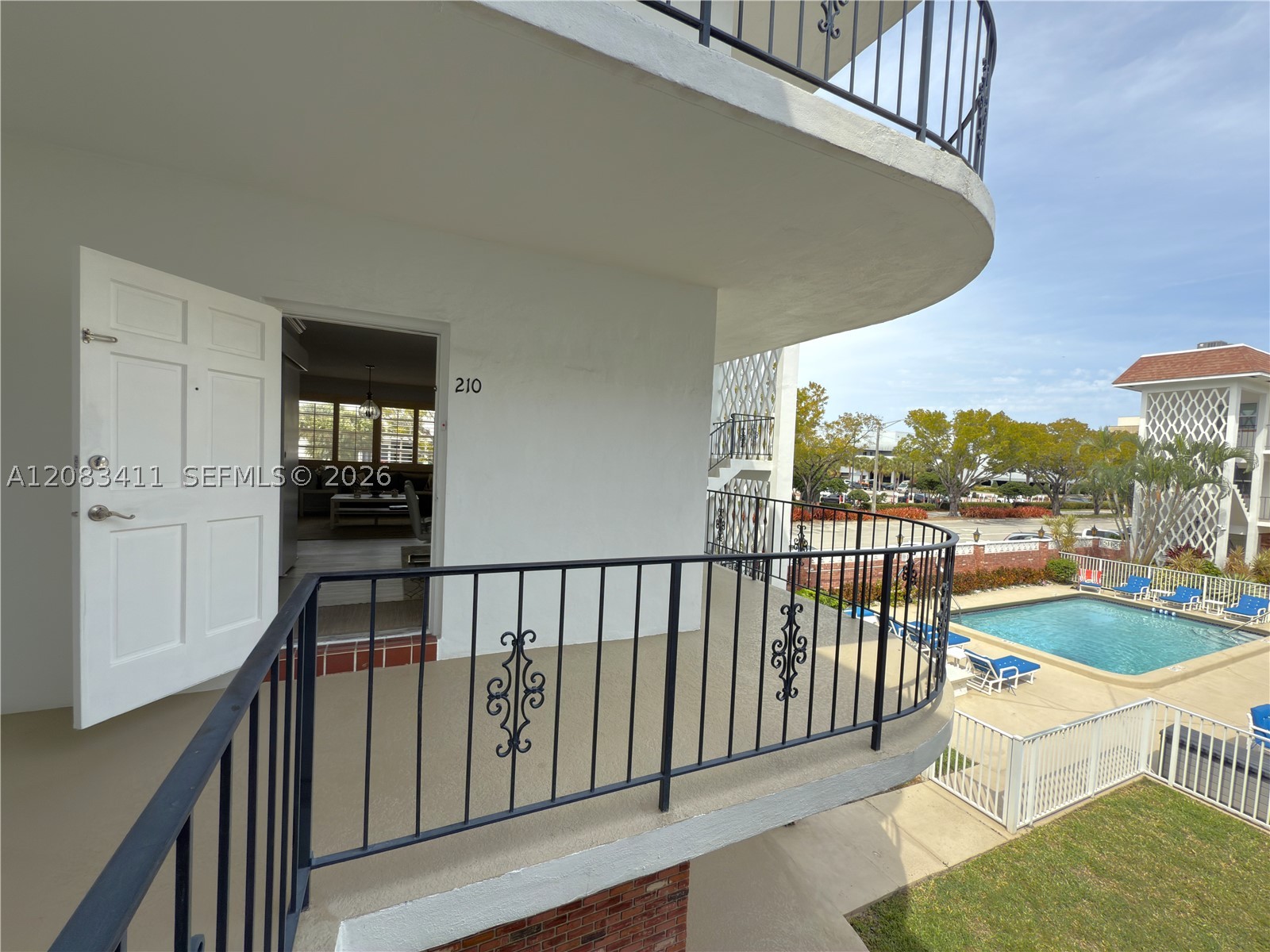 2340 NE 9th St #210, Fort Lauderdale FL 33304