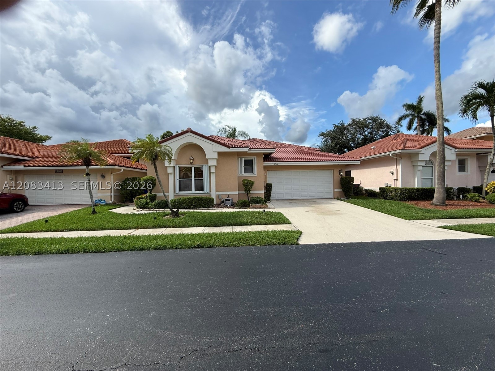 7705 Highlands Cir, Margate FL 33063